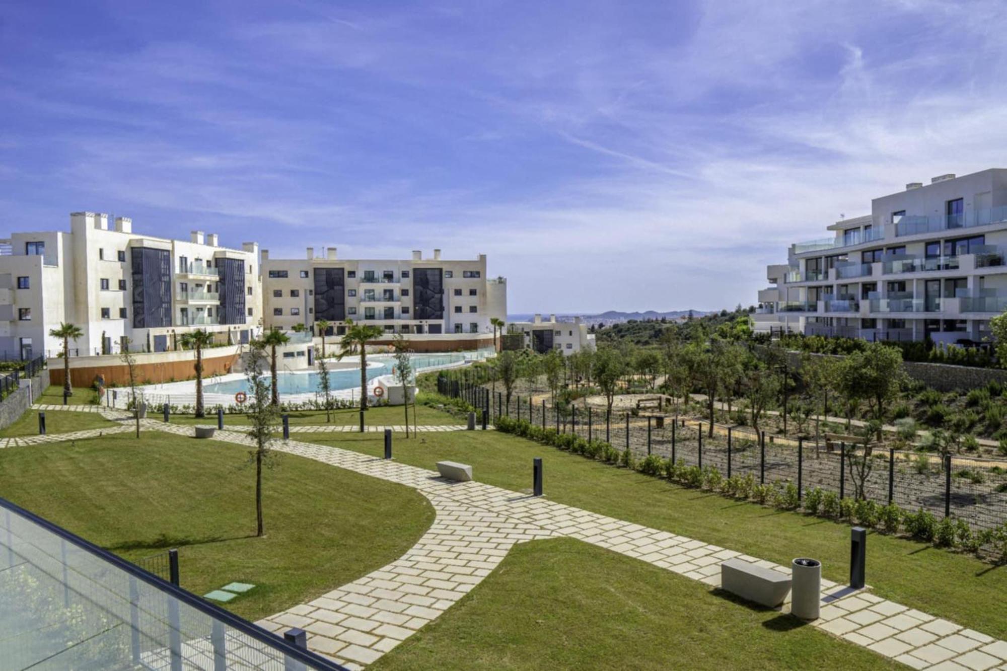 Apartment Stylish With Large Terrace In Higueron Fuengirola