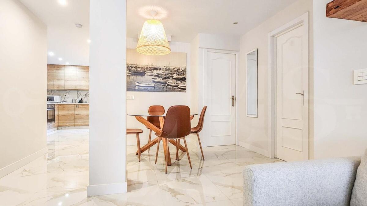 Apartment Retreat With Balcony, Steps To Rems