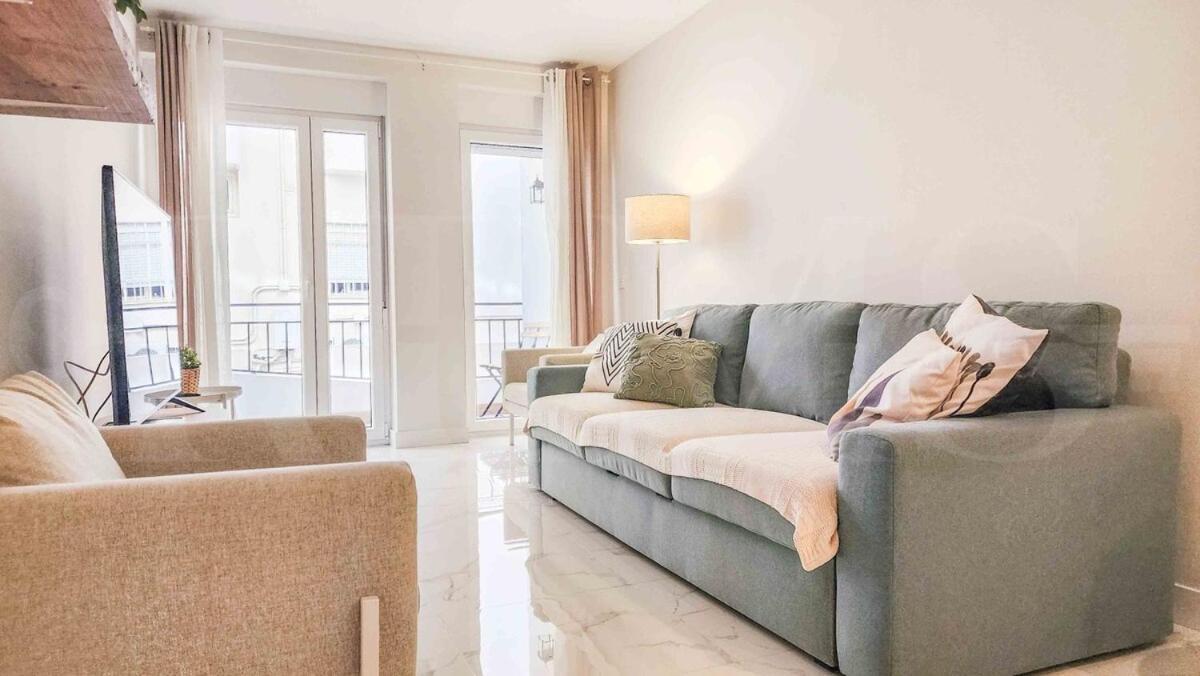 Retreat With Balcony, Steps To Rems *