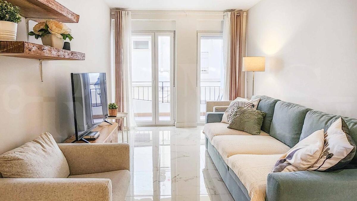 Retreat With Balcony, Steps To Rems Fuengirola