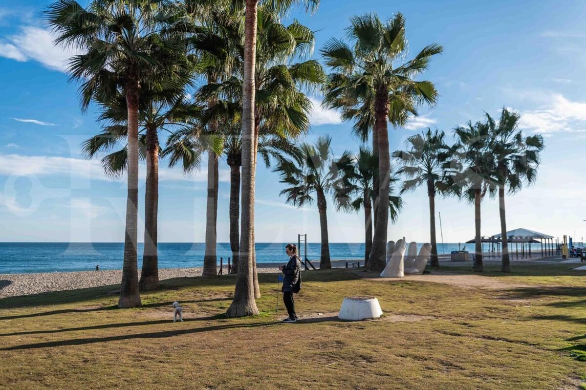 Retreat With Balcony, Steps To Rems Apartment Fuengirola