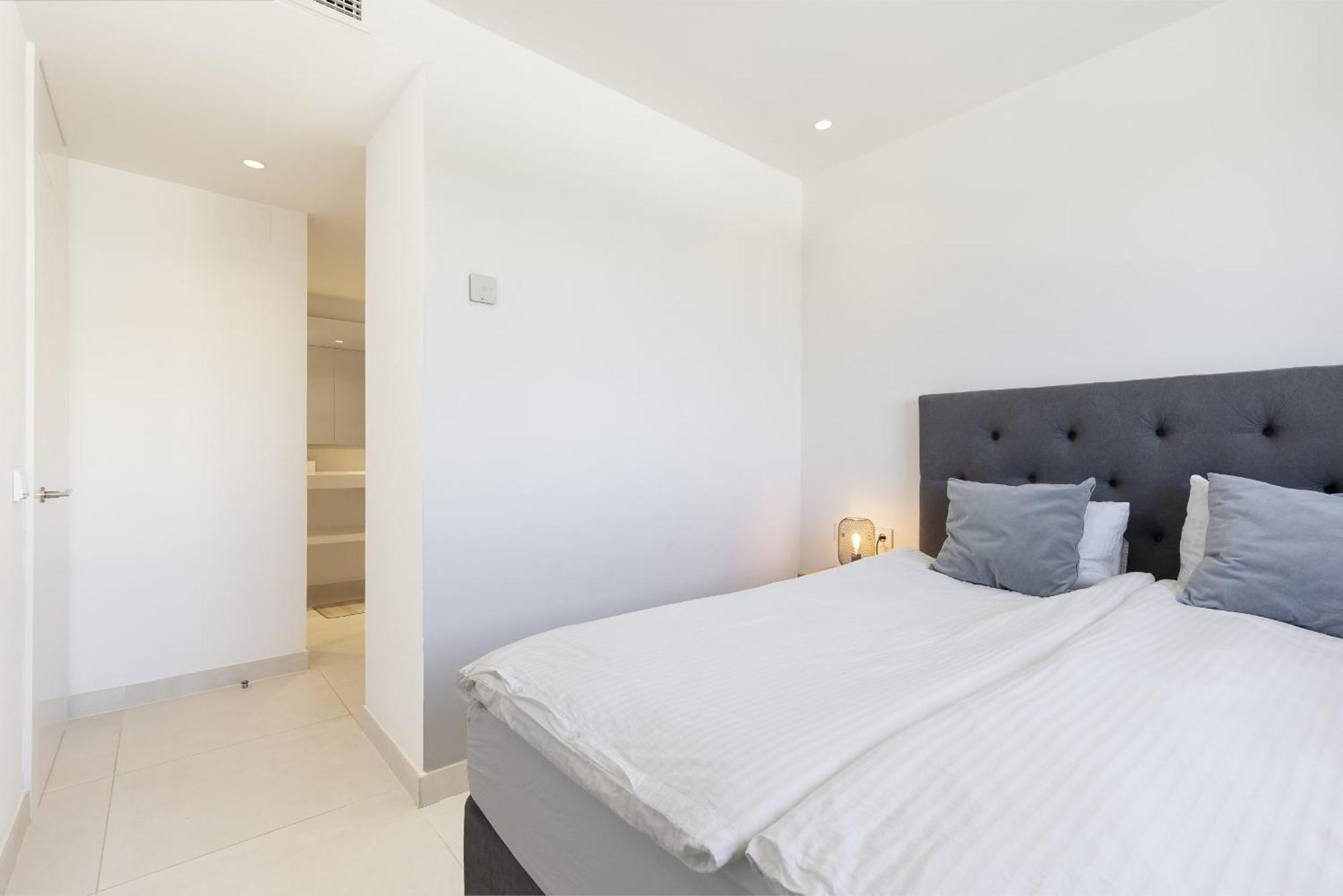 Stylish With Large Terrace In Higueron *