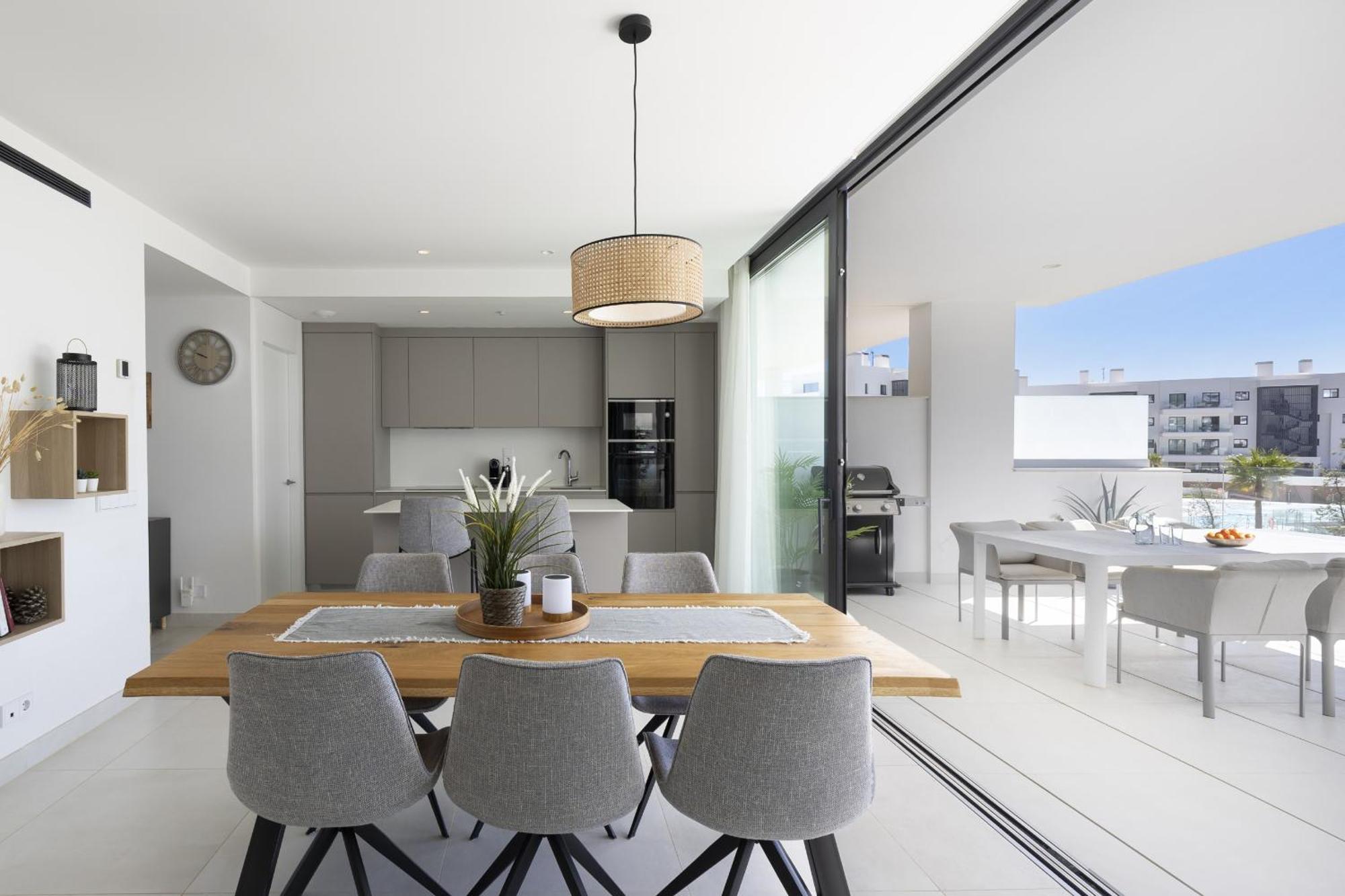 Apartment Stylish With Large Terrace In Higueron *