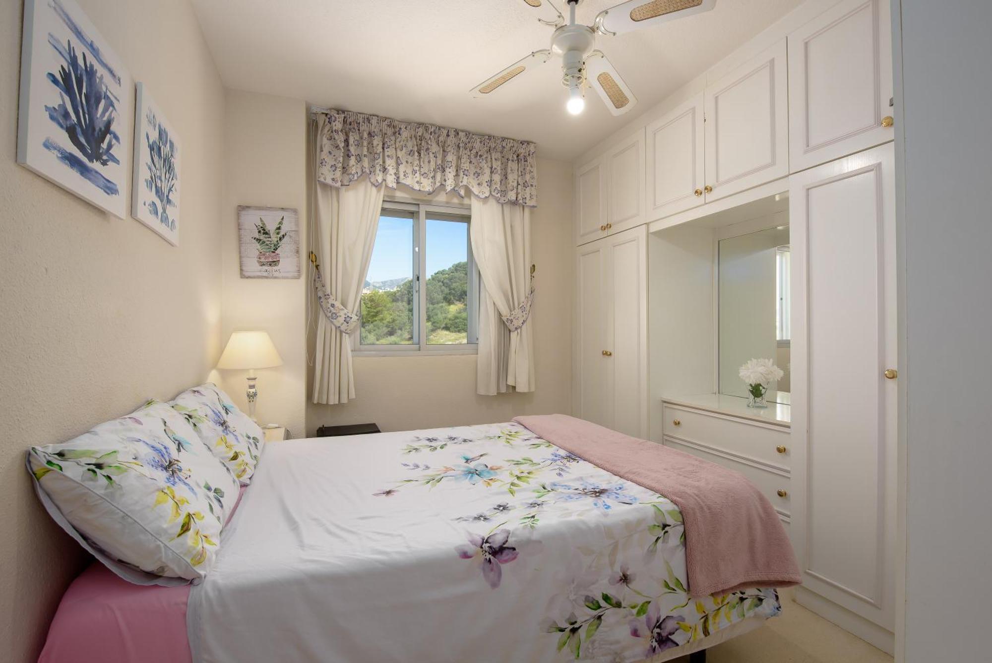 Spacious With Sea Views Apartment