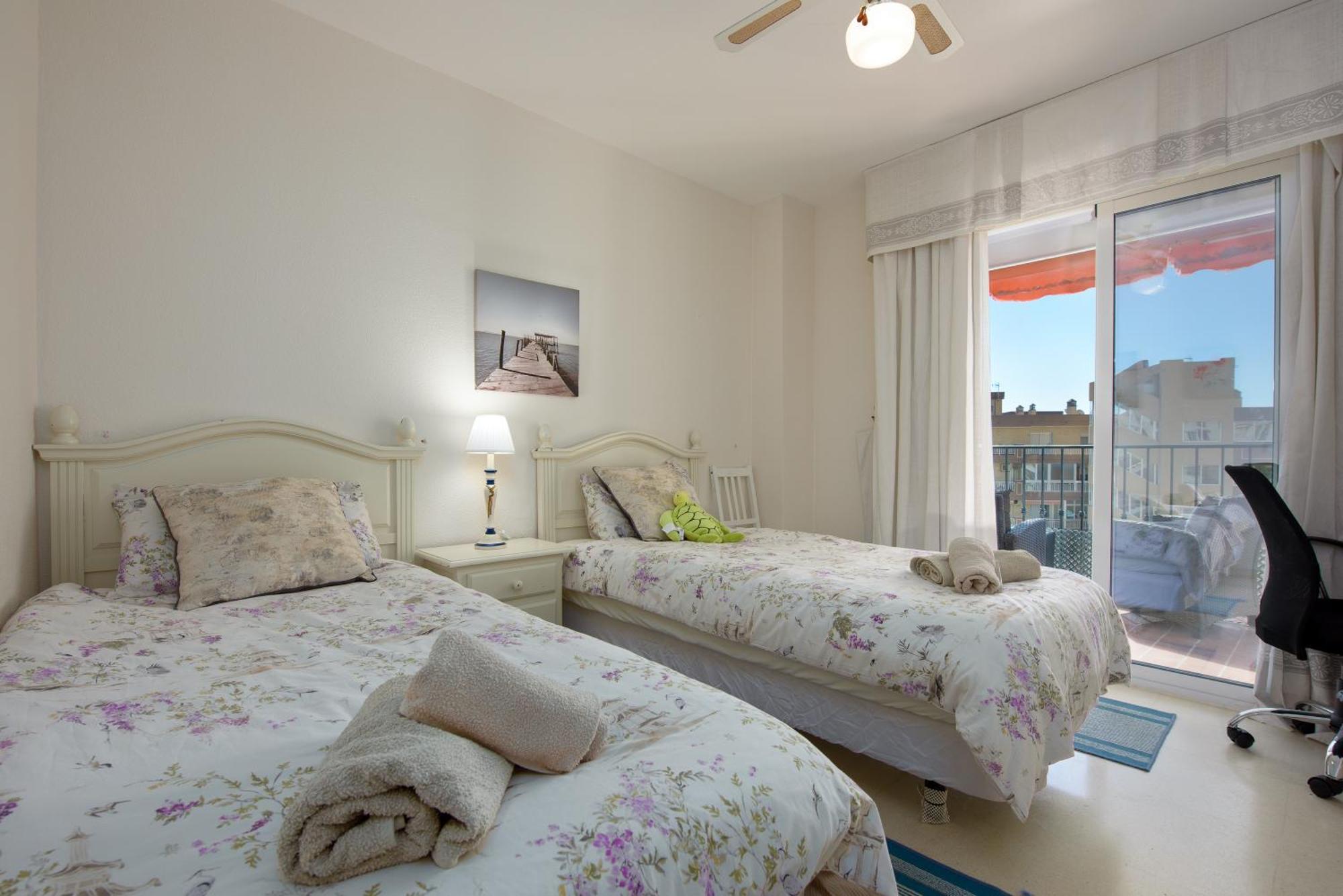 Spacious With Sea Views Apartment *