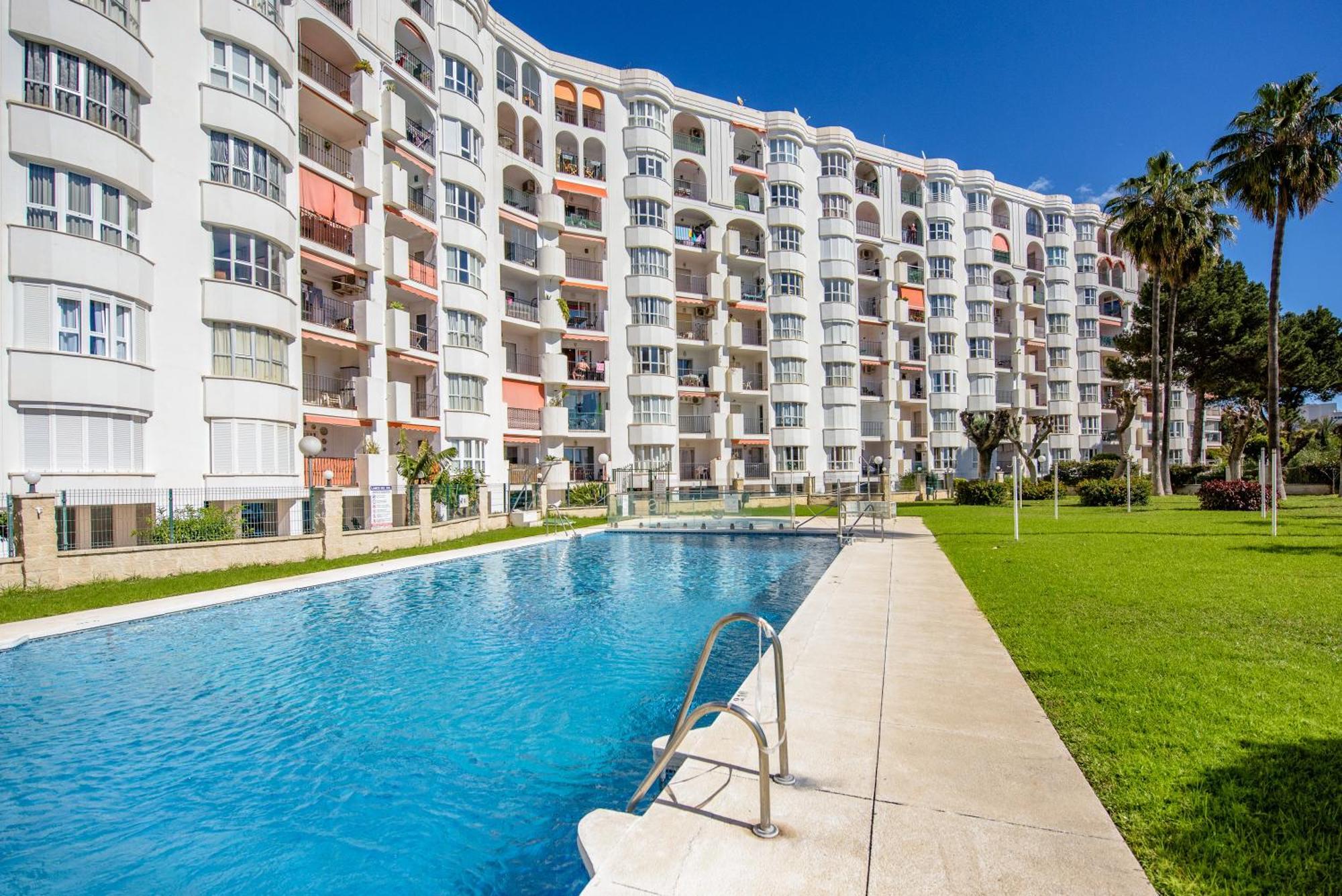 Spacious With Sea Views Apartment Fuengirola