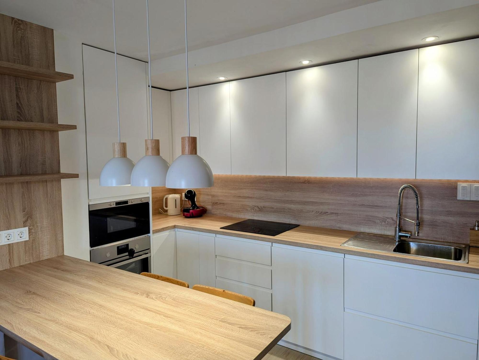 Modern Penthouse - 1 Min From The