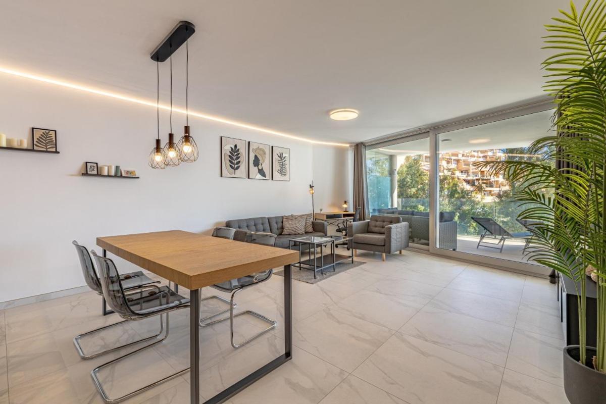 Seaview Splendor 2-br Luxury, Huge Terrace Appartement *