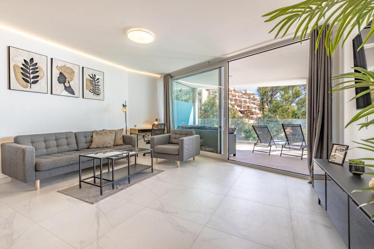 Seaview Splendor 2-br Luxury, Huge Terrace Appartement Fuengirola