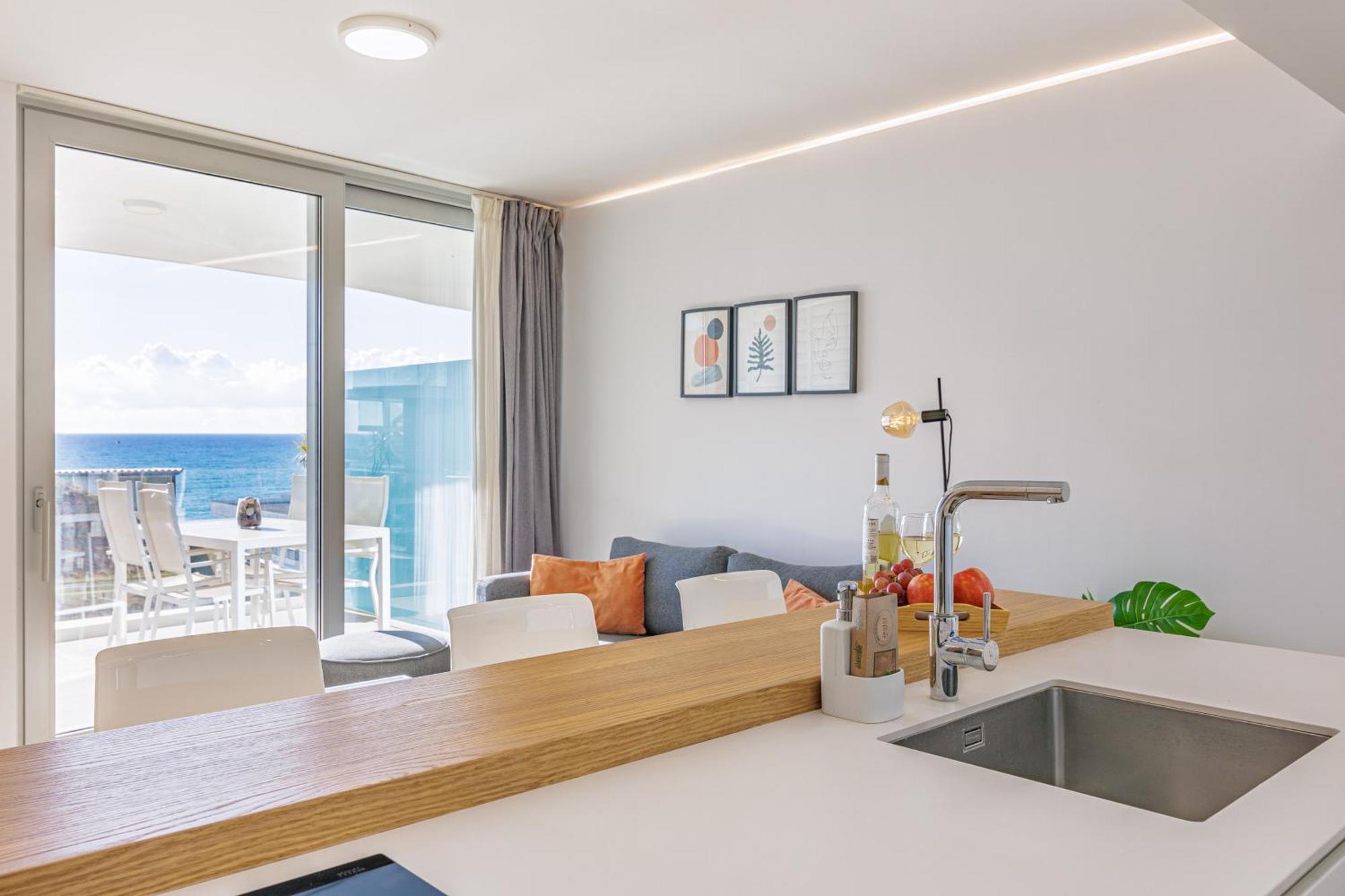 Stunning Seaview Terrace One-bedroom Apartment *