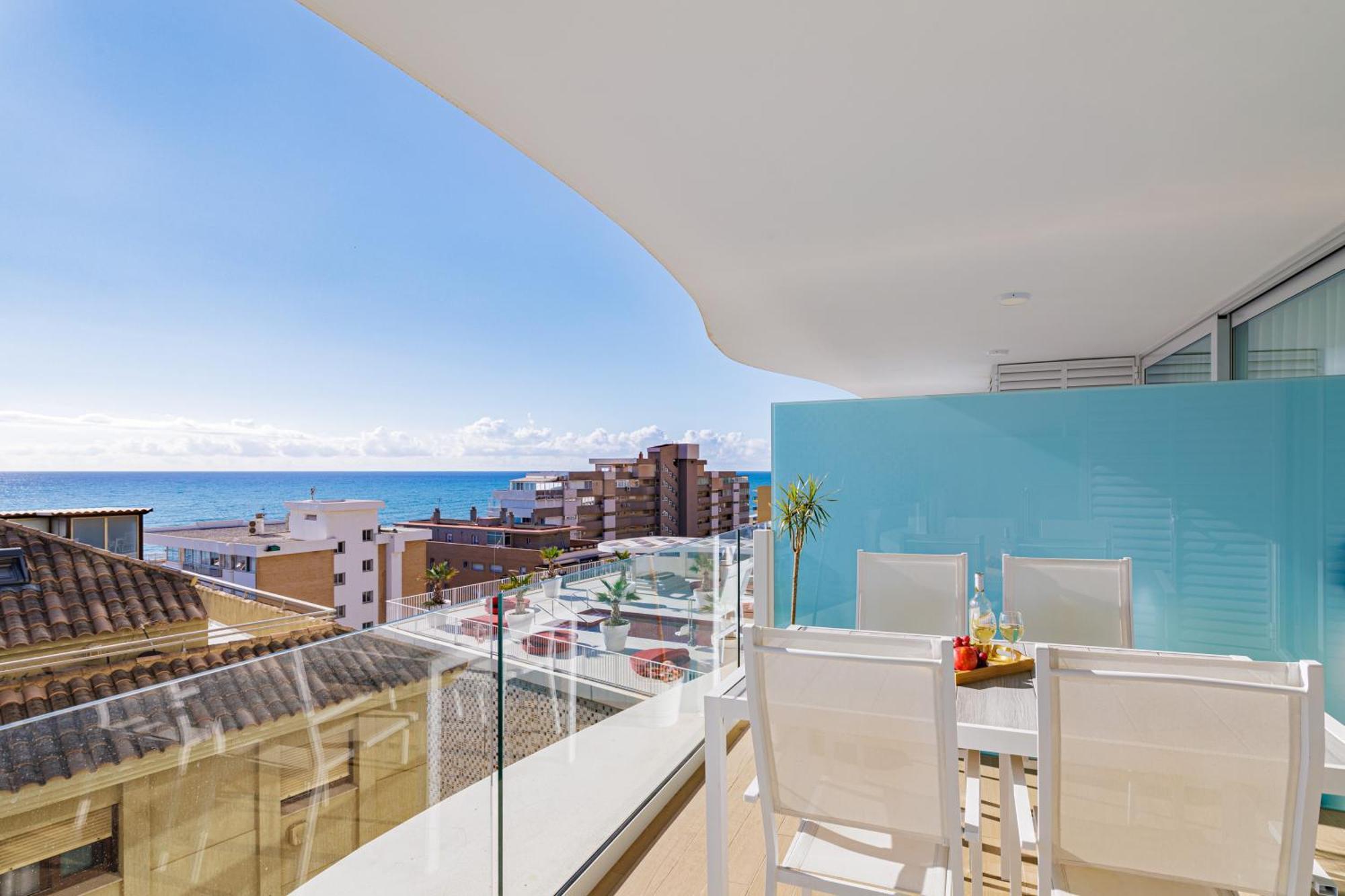 Stunning Seaview Terrace One-bedroom Apartment *