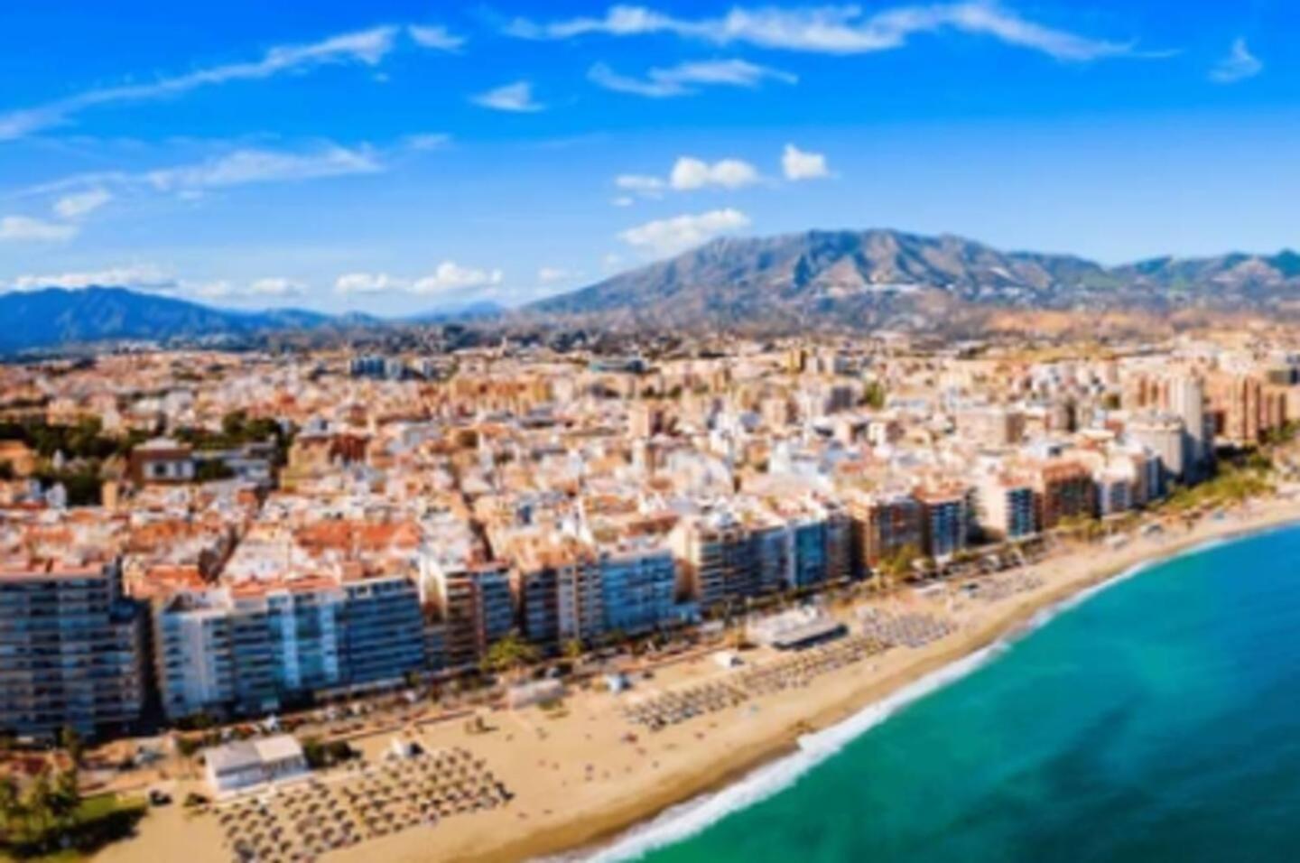 Happy Travel Lily Higueron Fuengirola