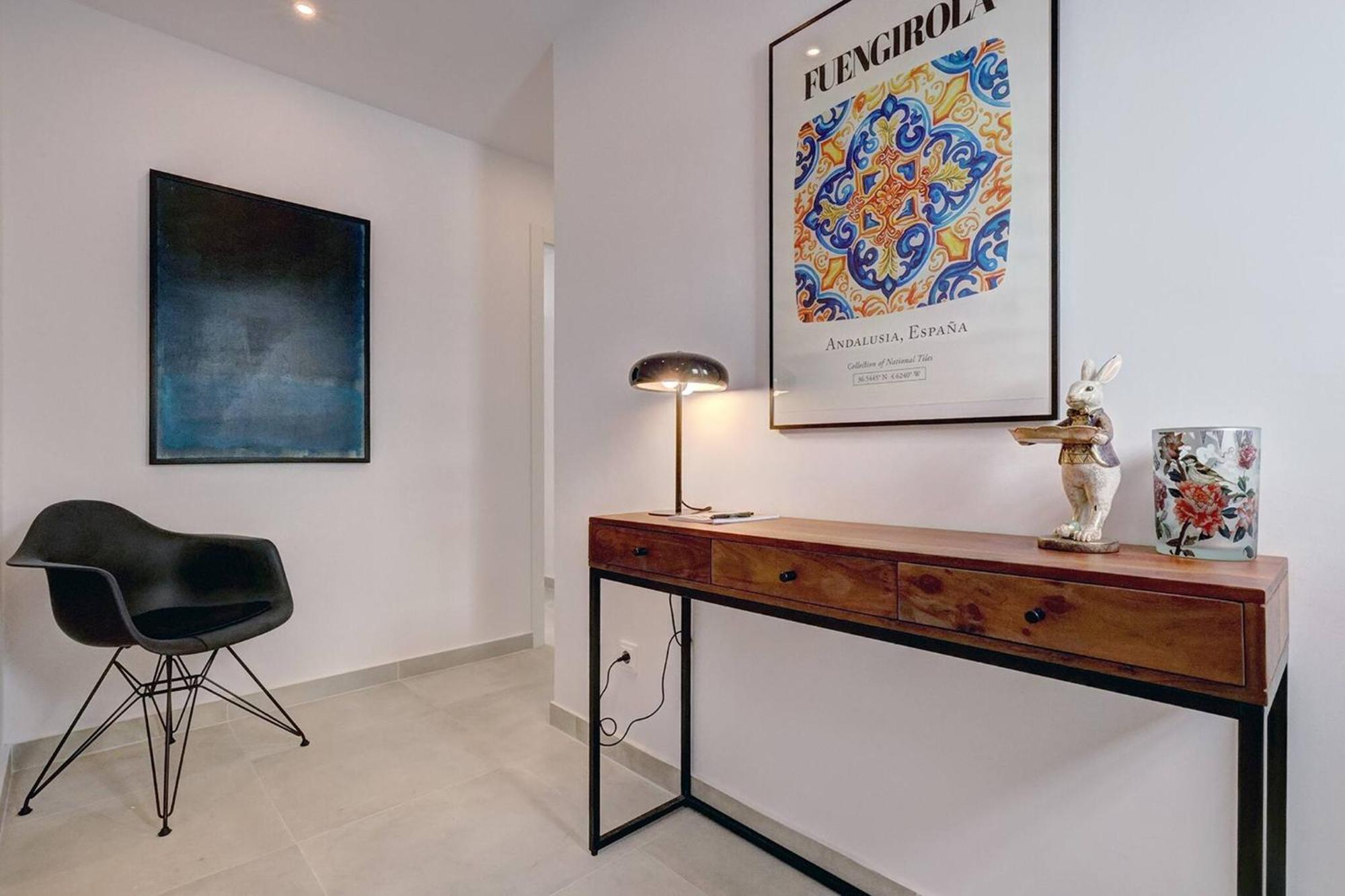 Apartment 022 Stylish & Modern Apt, Near
