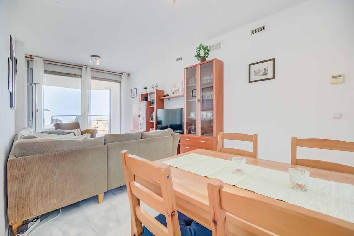 132 - Charming With Sea Views, Fuengirola! Fuengirola