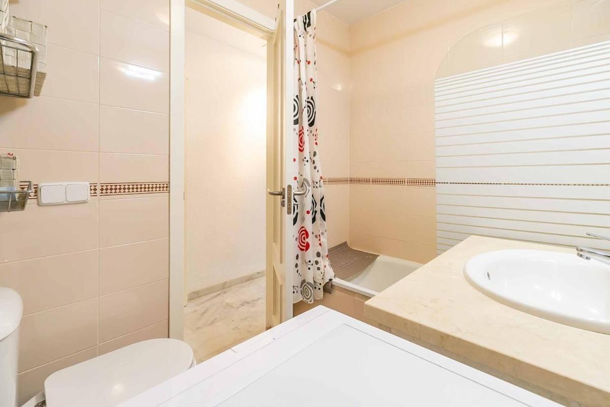 Apartamento 132 - Charming With Sea Views, Fuengirola! *