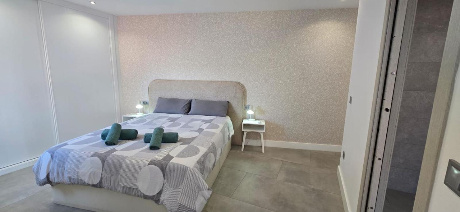 & Quite 2bdr Beachfront Apartment Fuengirola