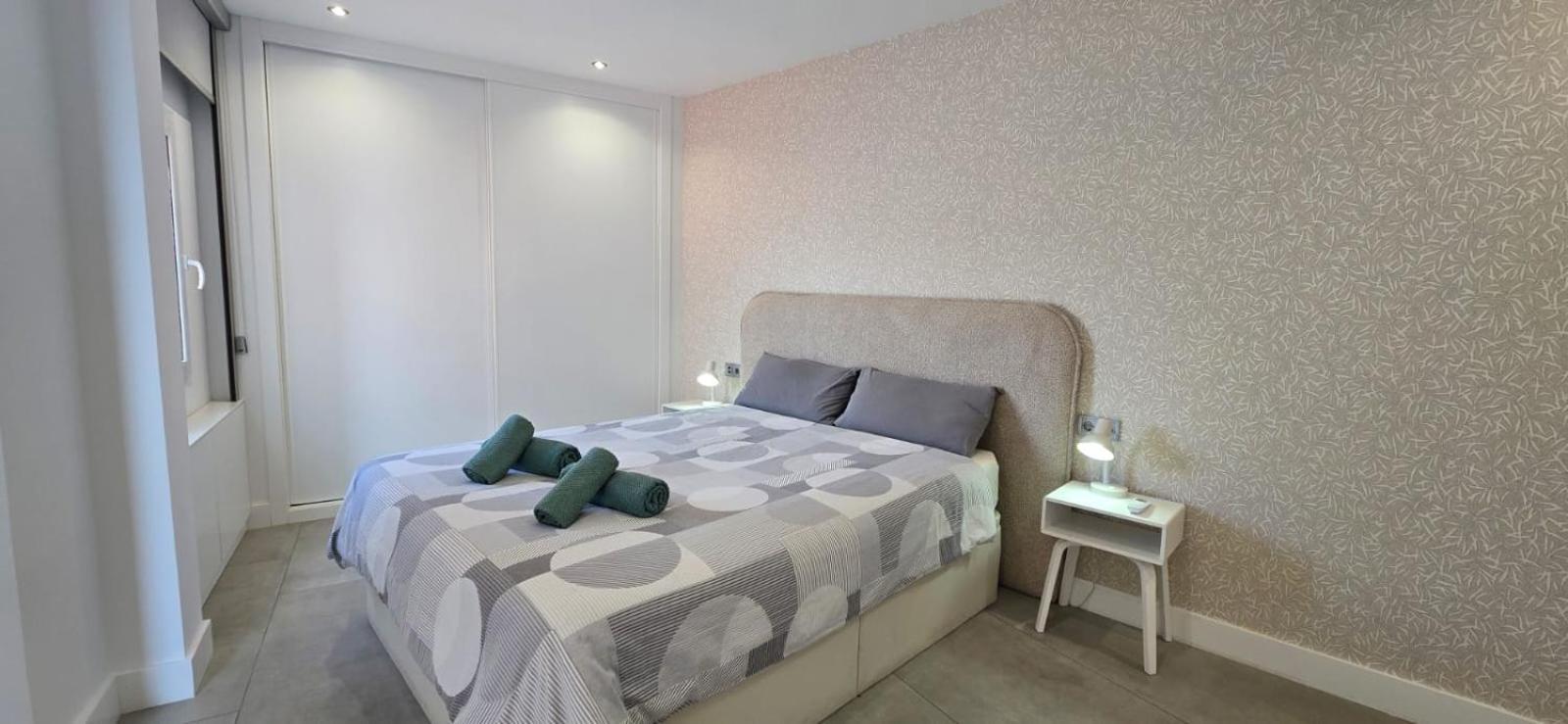 & Quite 2bdr Beachfront *