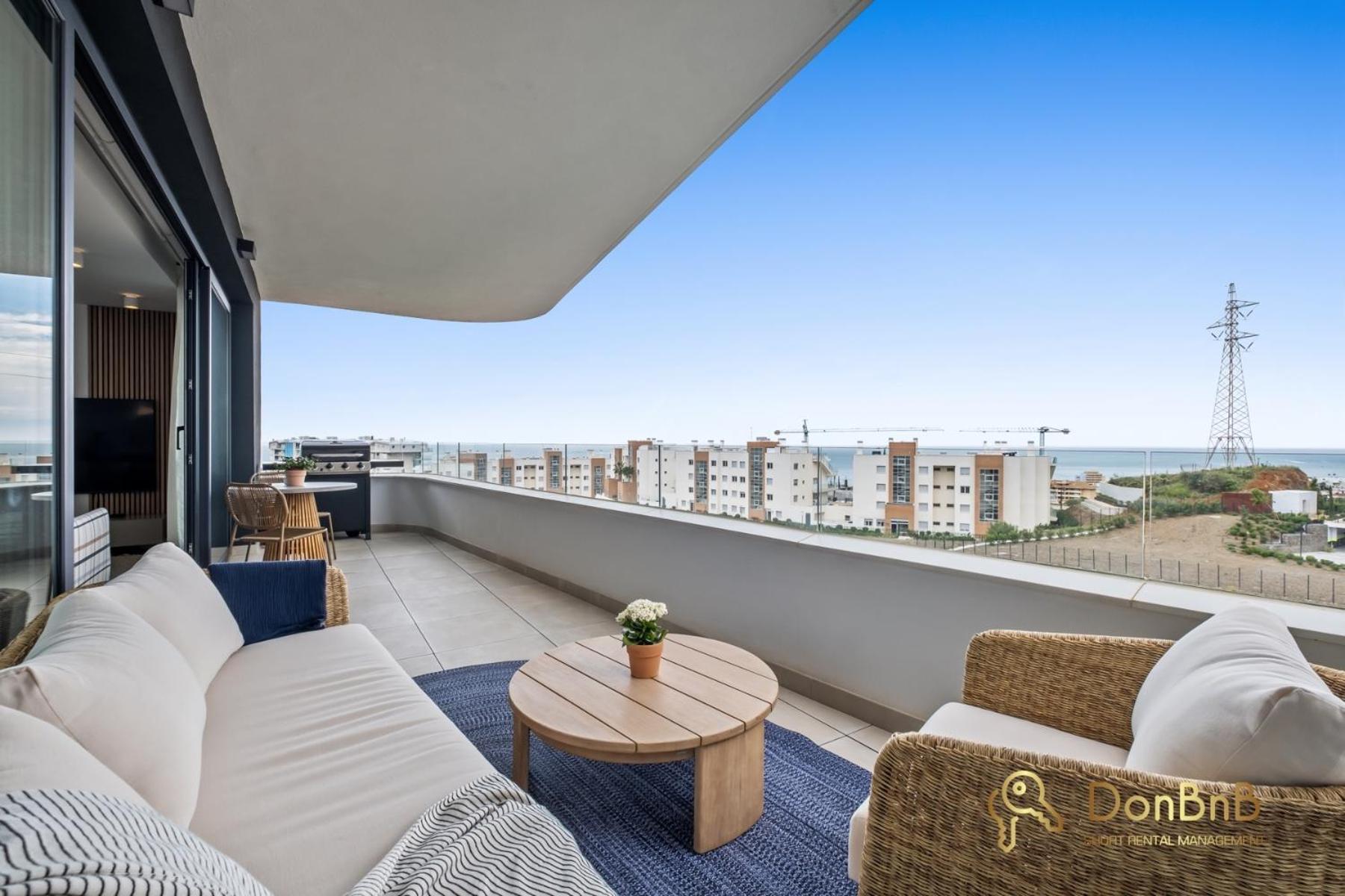 Huoneisto Higueron West Sea View