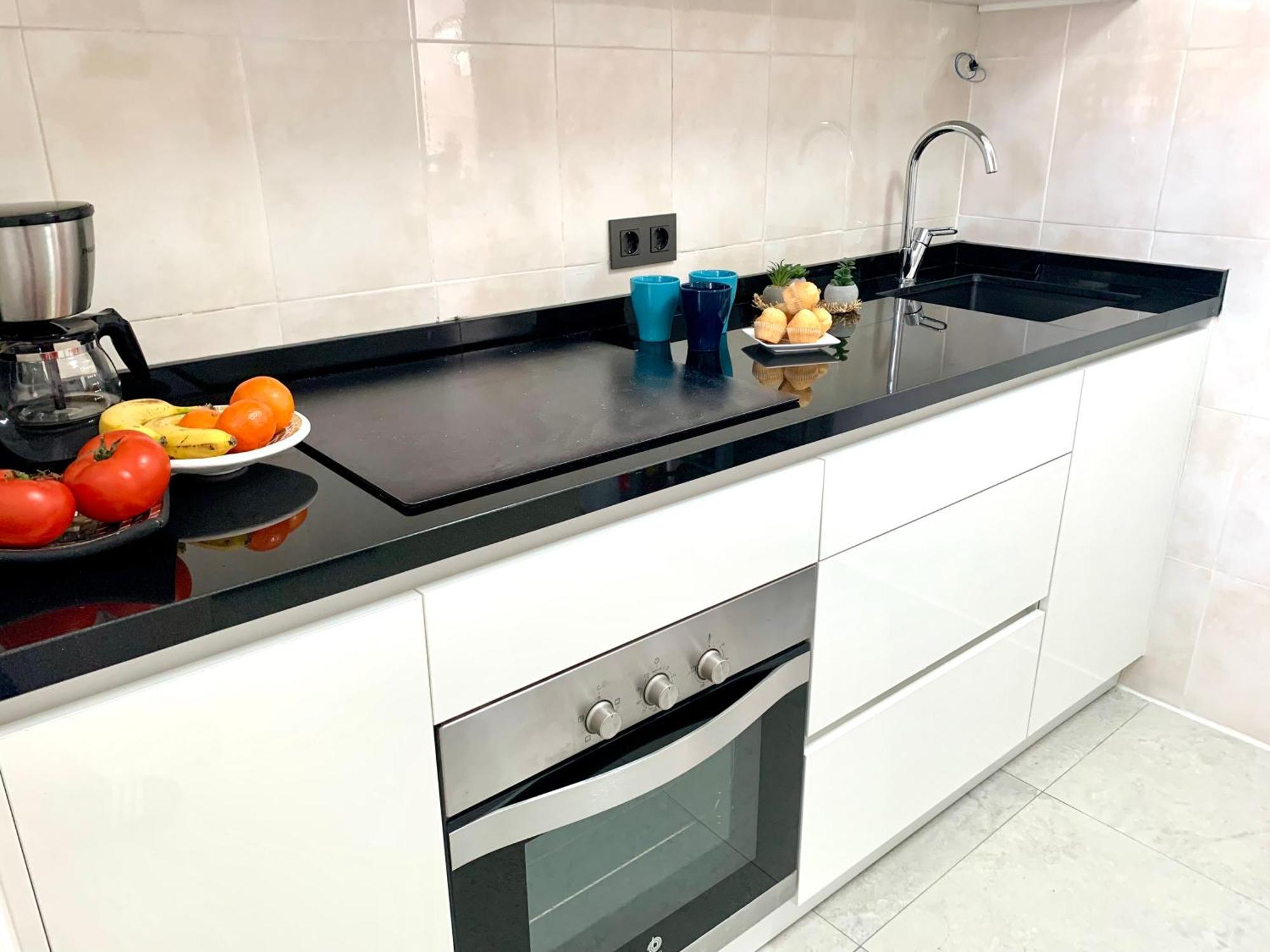 On The Beach, Fantastic Sea And Pool Views, 2 Bedroom Apartamento Fuengirola