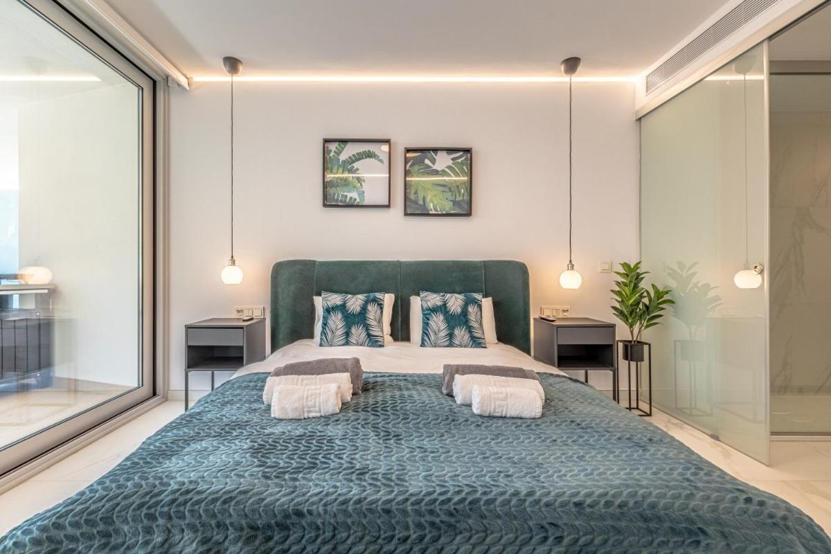 Seaview Splendor 2-br Luxury, Huge Terrace * Fuengirola