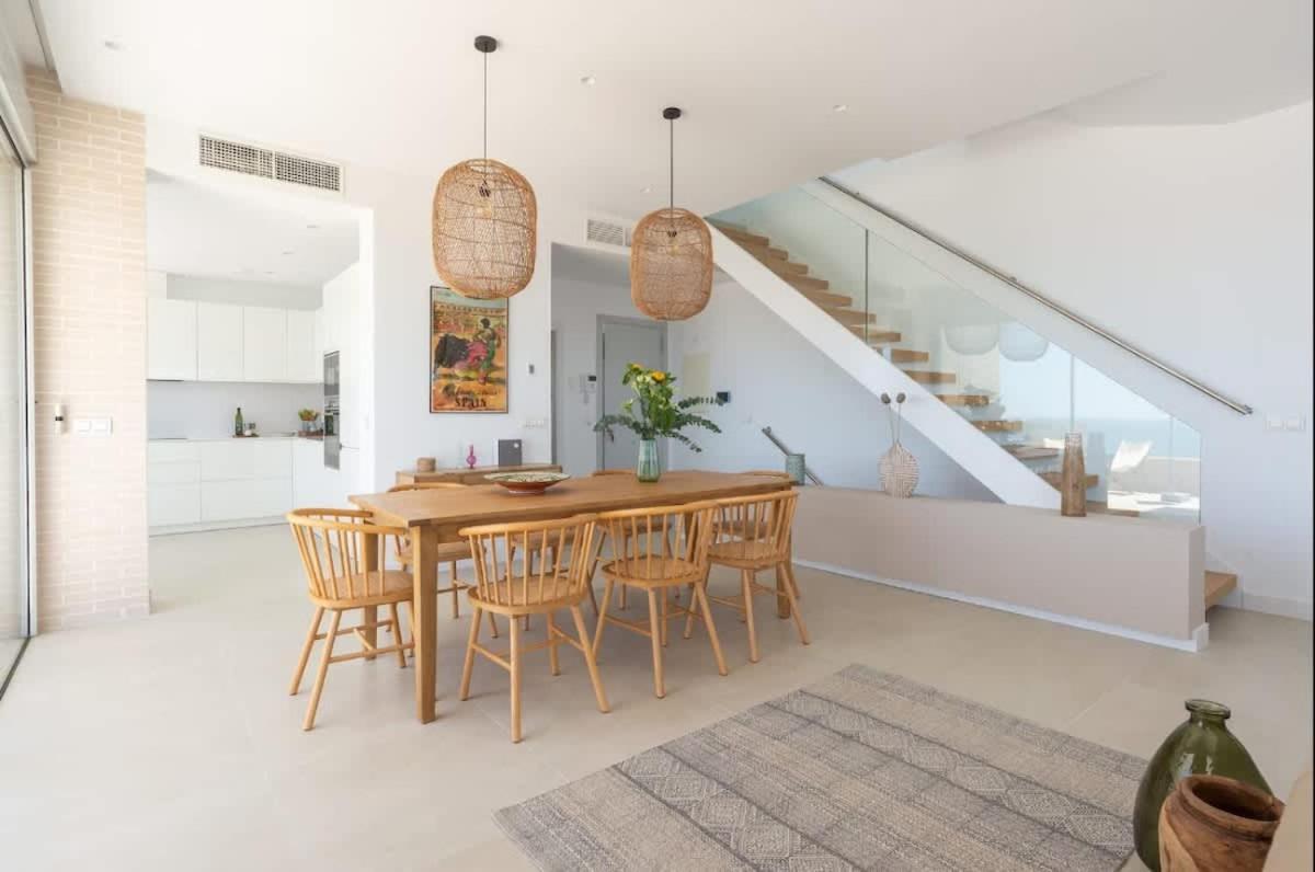 Lovely With Uninterrupted Sea View *