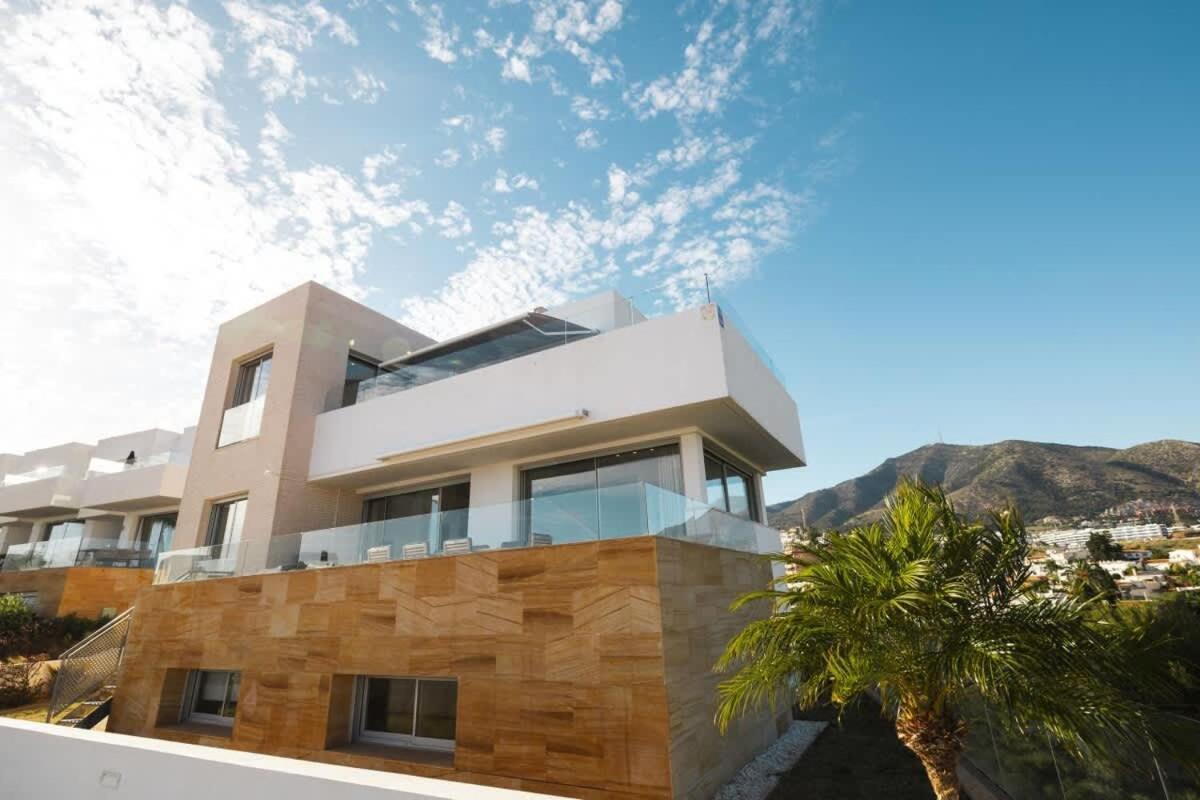 Lovely With Uninterrupted Sea View Villa