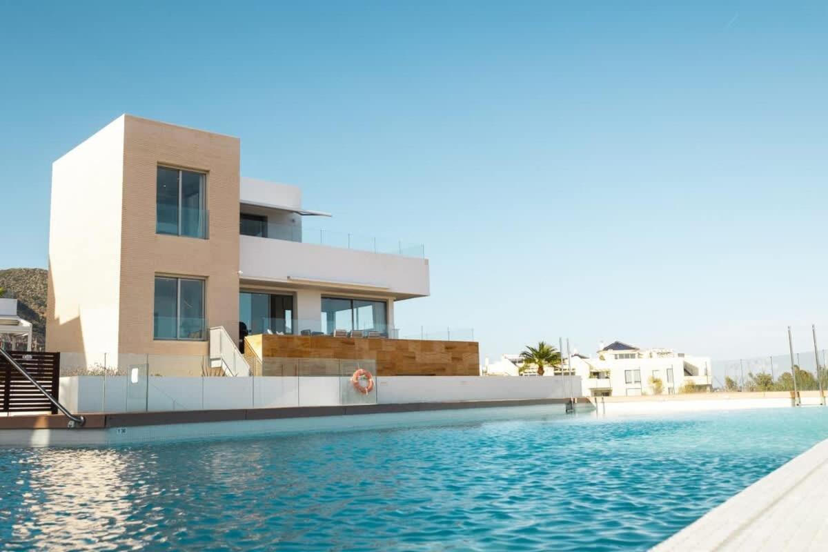 Villa Lovely With Uninterrupted Sea View *