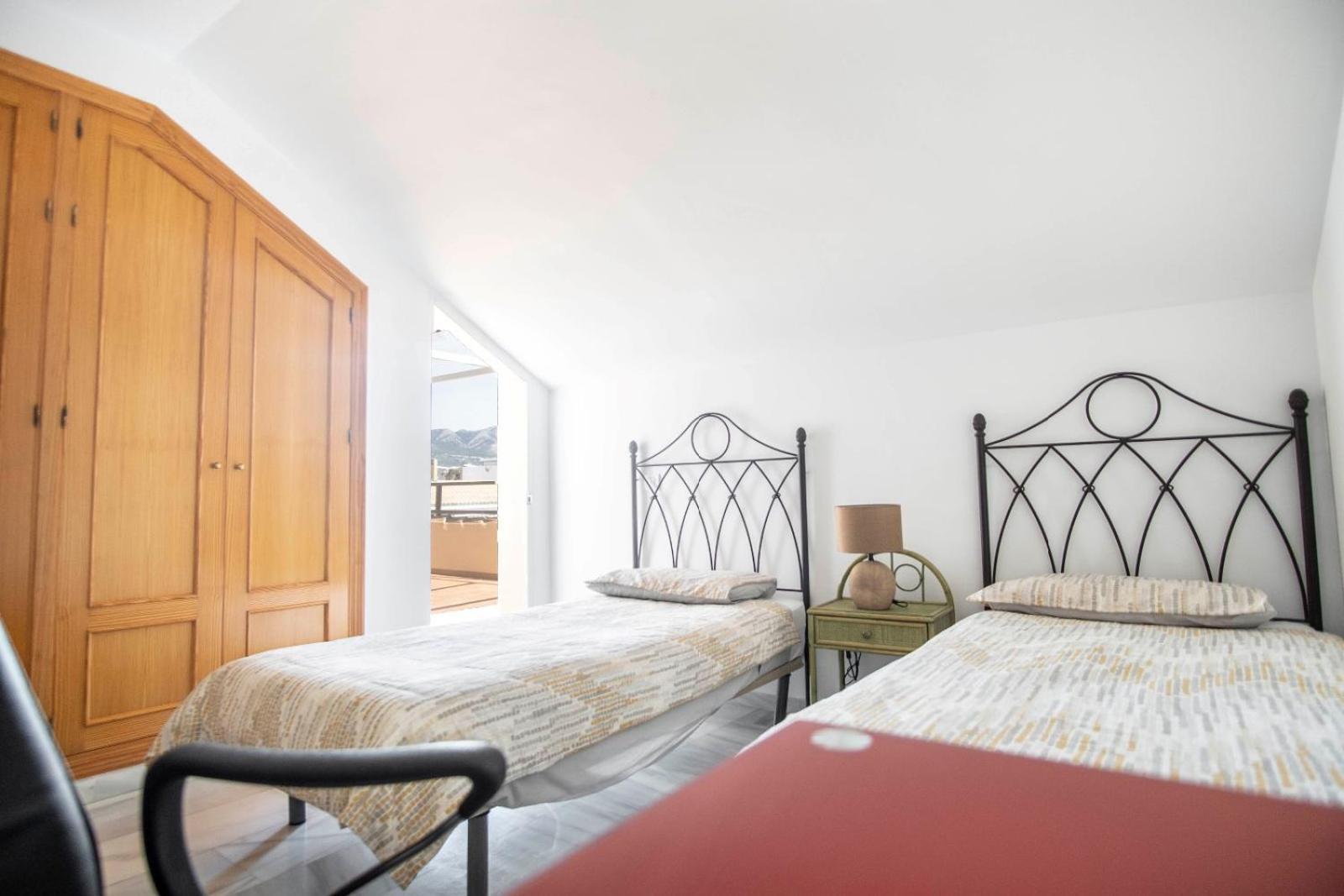 Bioparc Atico Muy Amplio Y Soleado, Cerca De La Playa Y Centro, Con Parking Y Ac Fuengirola