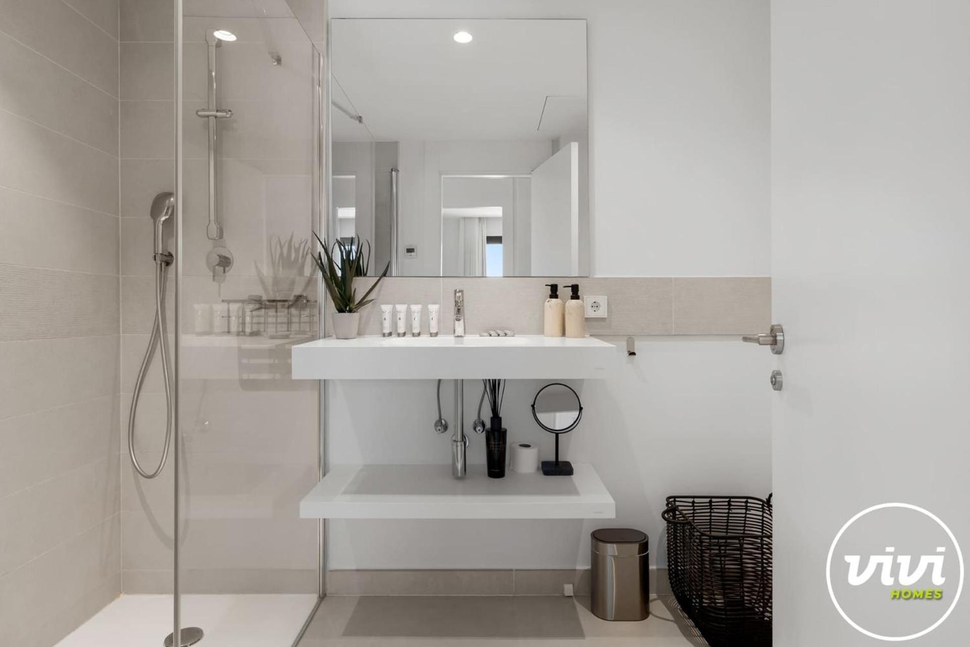 Vivi Homes - Casa Espanola