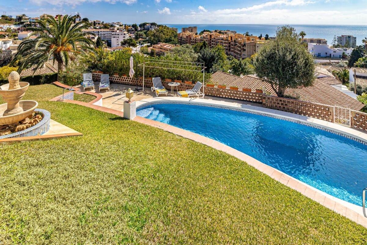Con Piscina En Сasa de vacaciones *