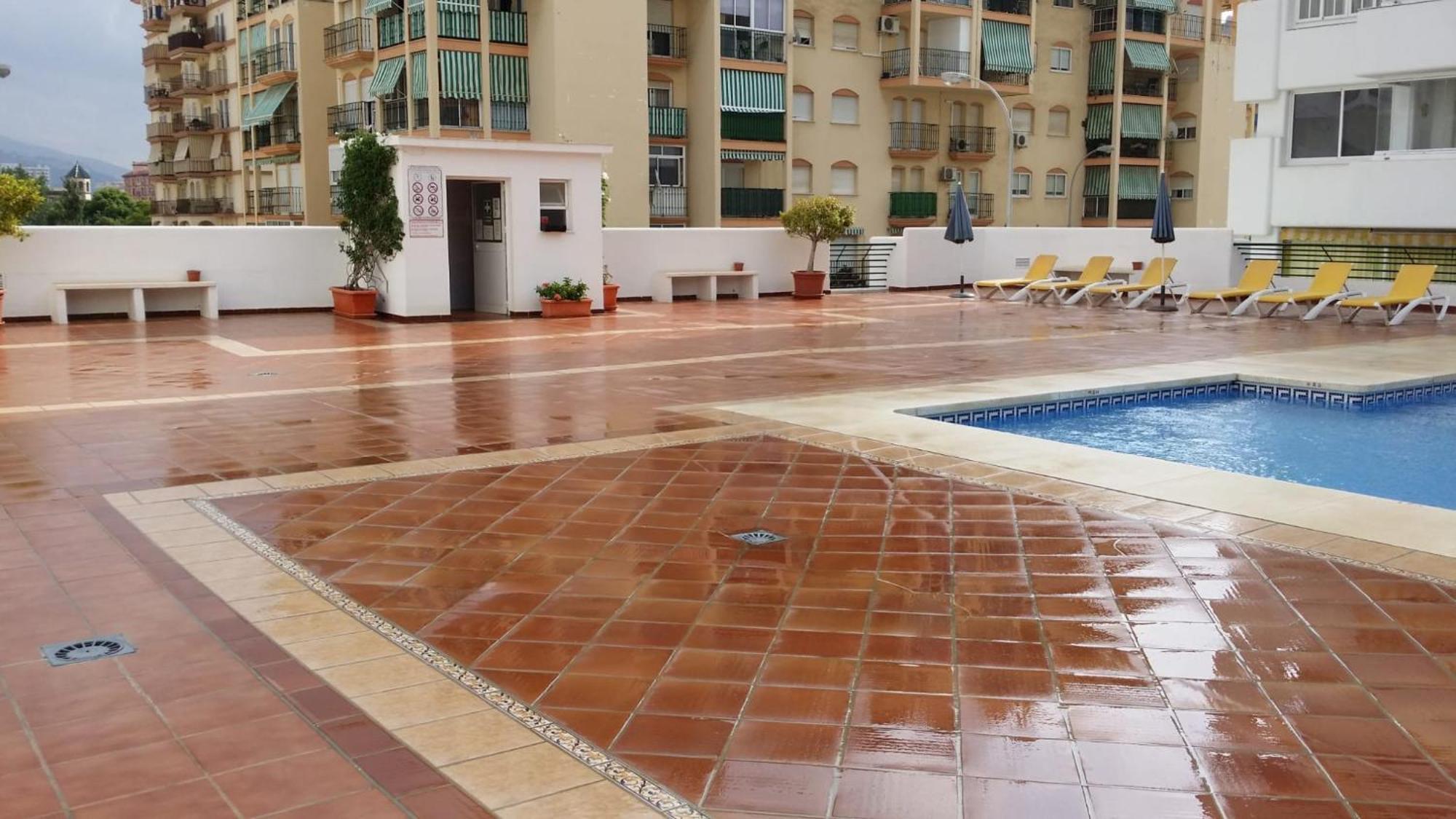 Cubo's De Lacroix & Pool * Fuengirola