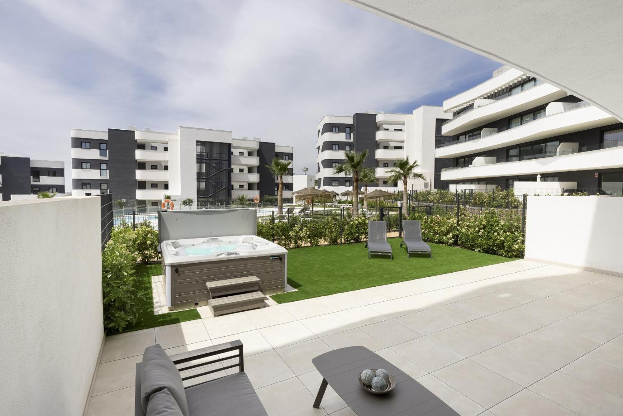 Apartment Premium Garden With Jacuzzi In Higueron *