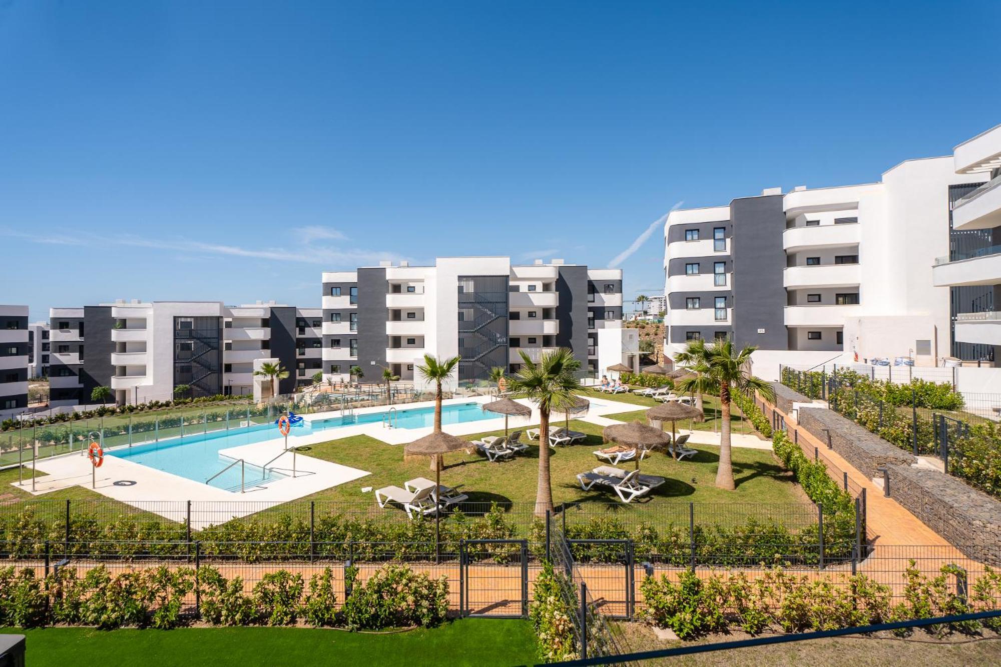 Stylish 2br Pool & Balcony Appartement *