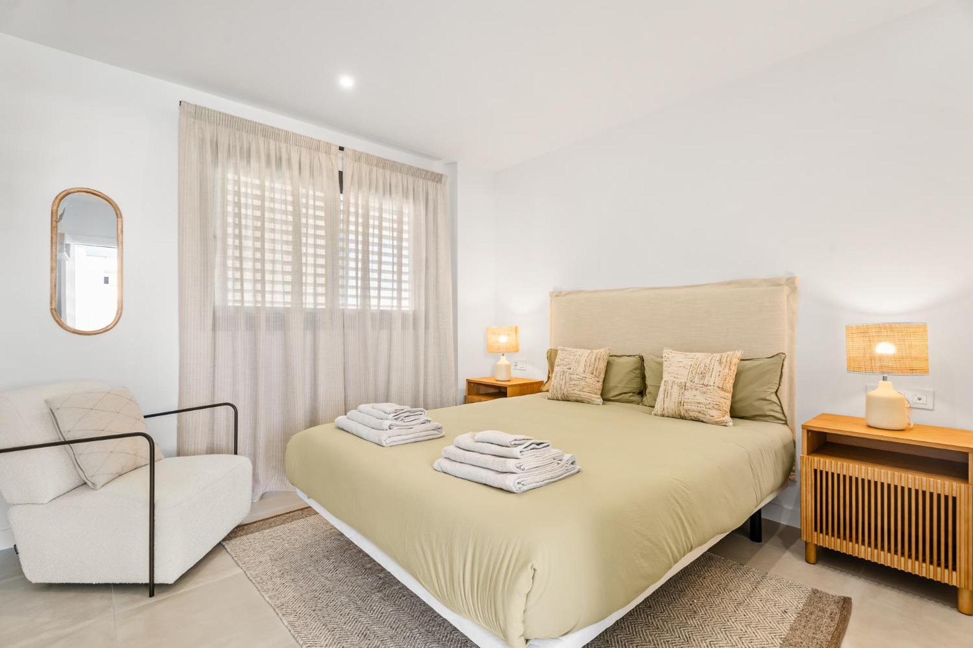 Stylish 2br Pool & Balcony Appartement