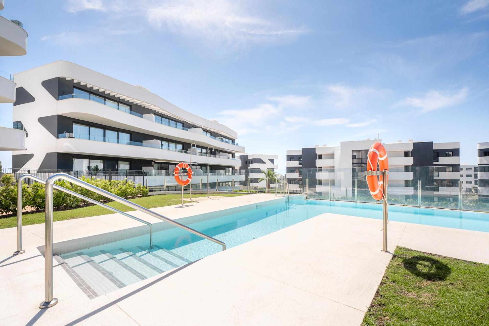 Stylish 2br Pool & Balcony Appartement *