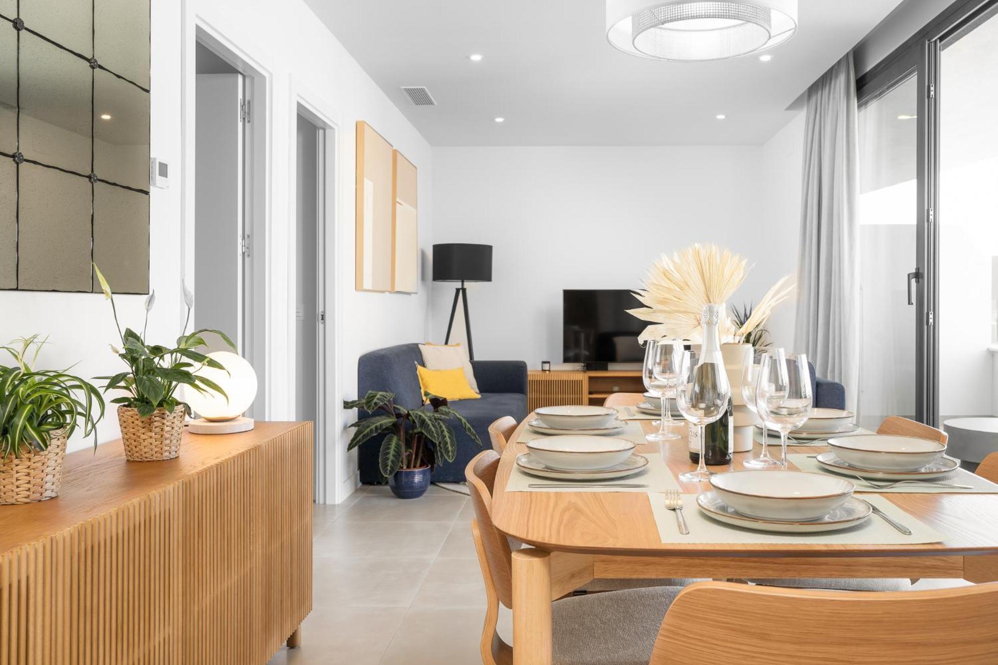 Appartement Stylish 2br Pool & Balcony *