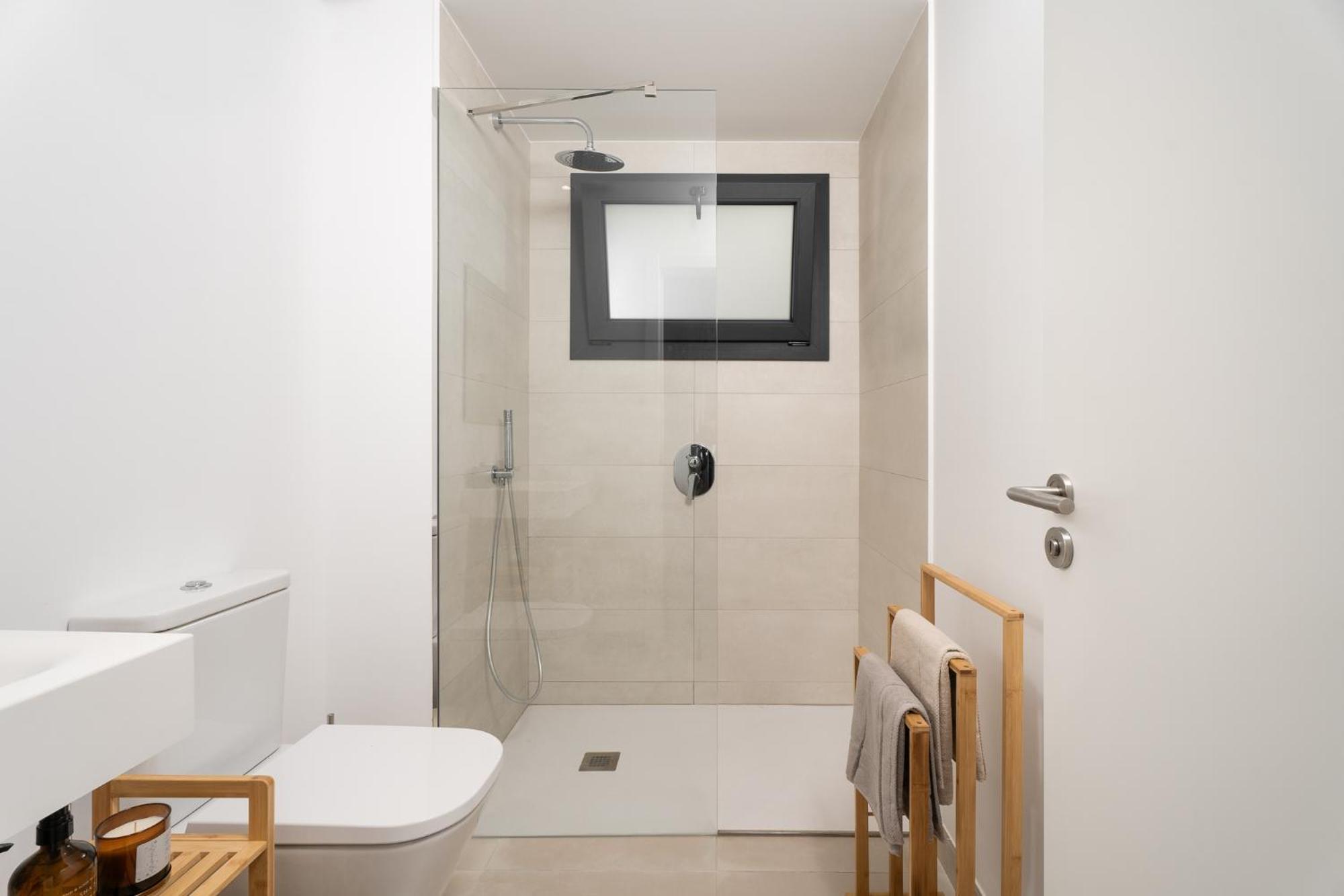Stylish 2br Pool & Balcony Appartement *