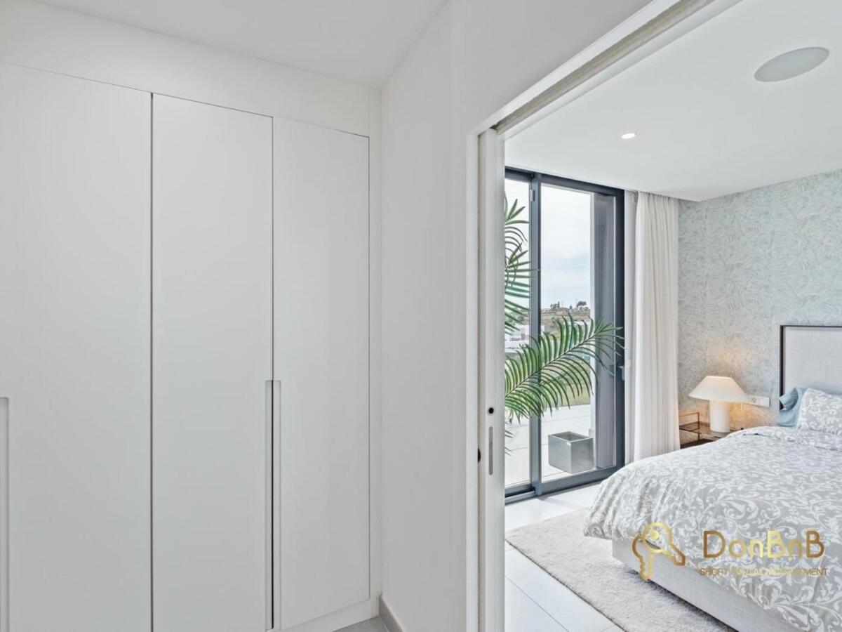 Apartment Penthouse With A Private Pool And Sea View In Fuengirola