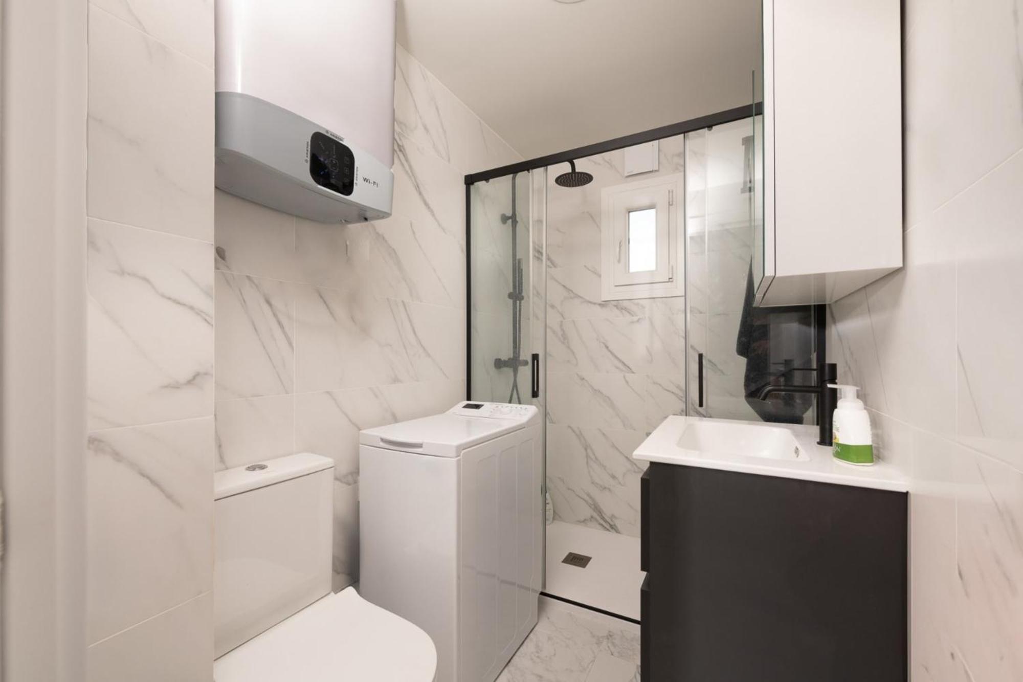 Charming For Rent In The Heart Of Huoneisto