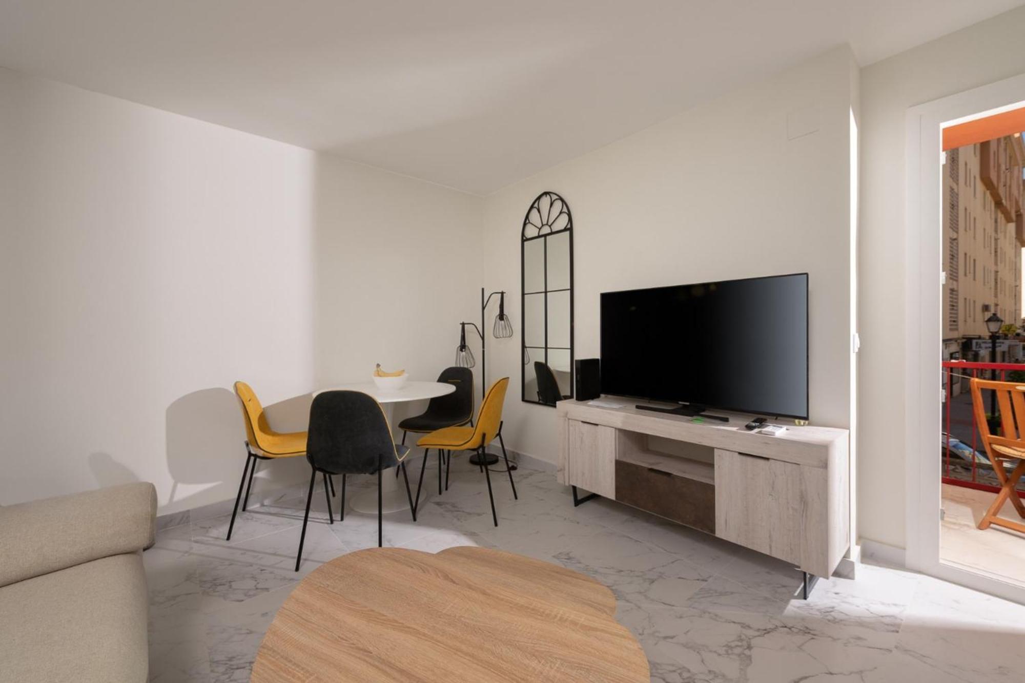 Huoneisto Charming For Rent In The Heart Of *