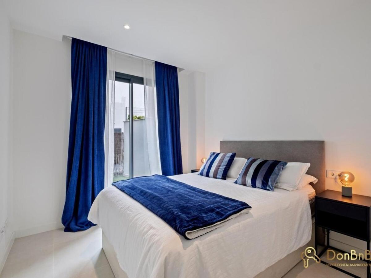 Appartement Sea View With Garden In *