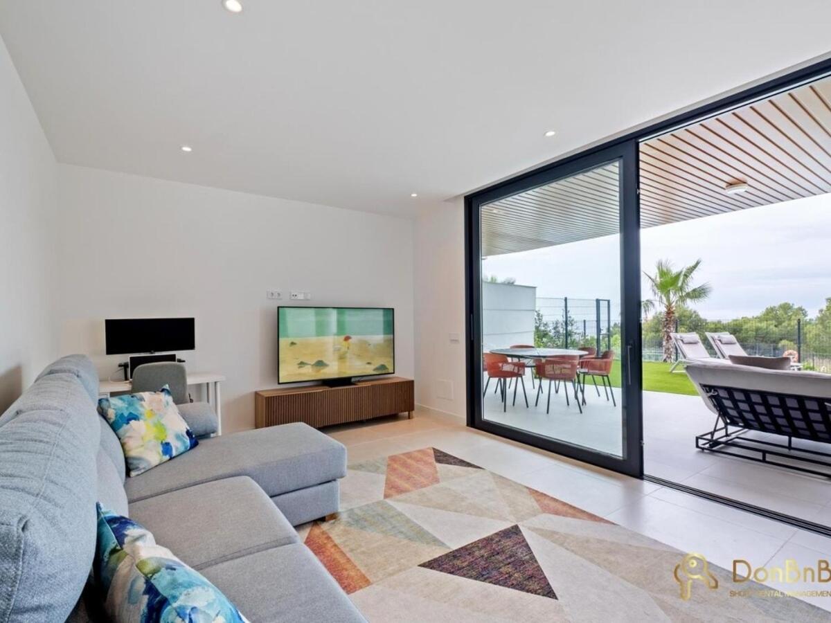Sea View With Garden In Appartement *