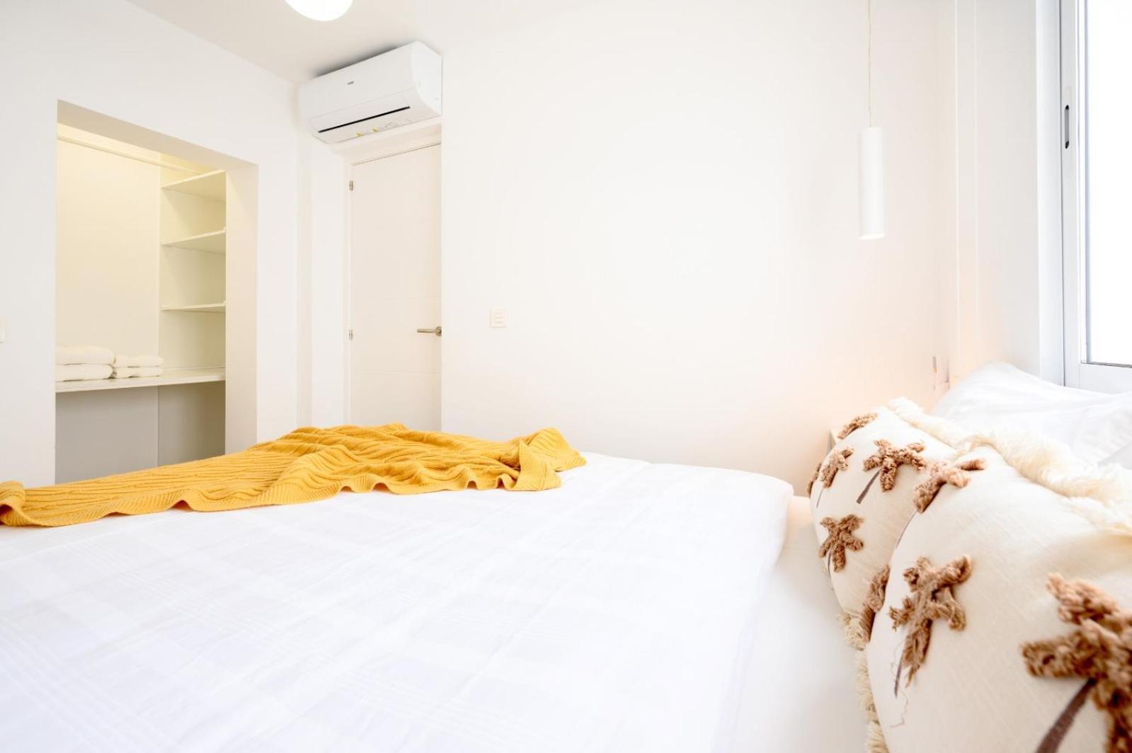 Juanito Maranon By 10tosea 2 Bedrooms