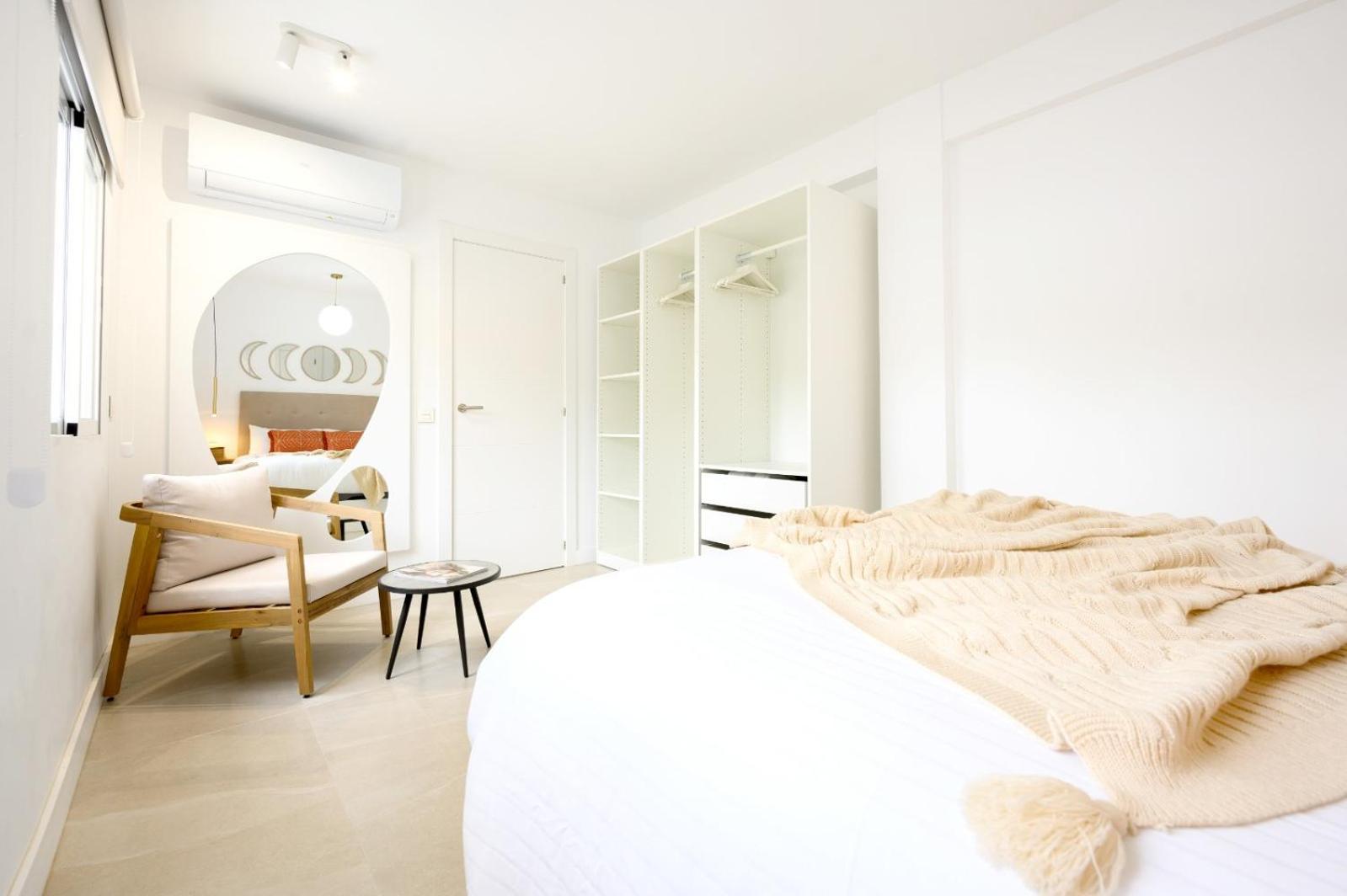 Juanito Maranon By 10tosea 2 Bedrooms *