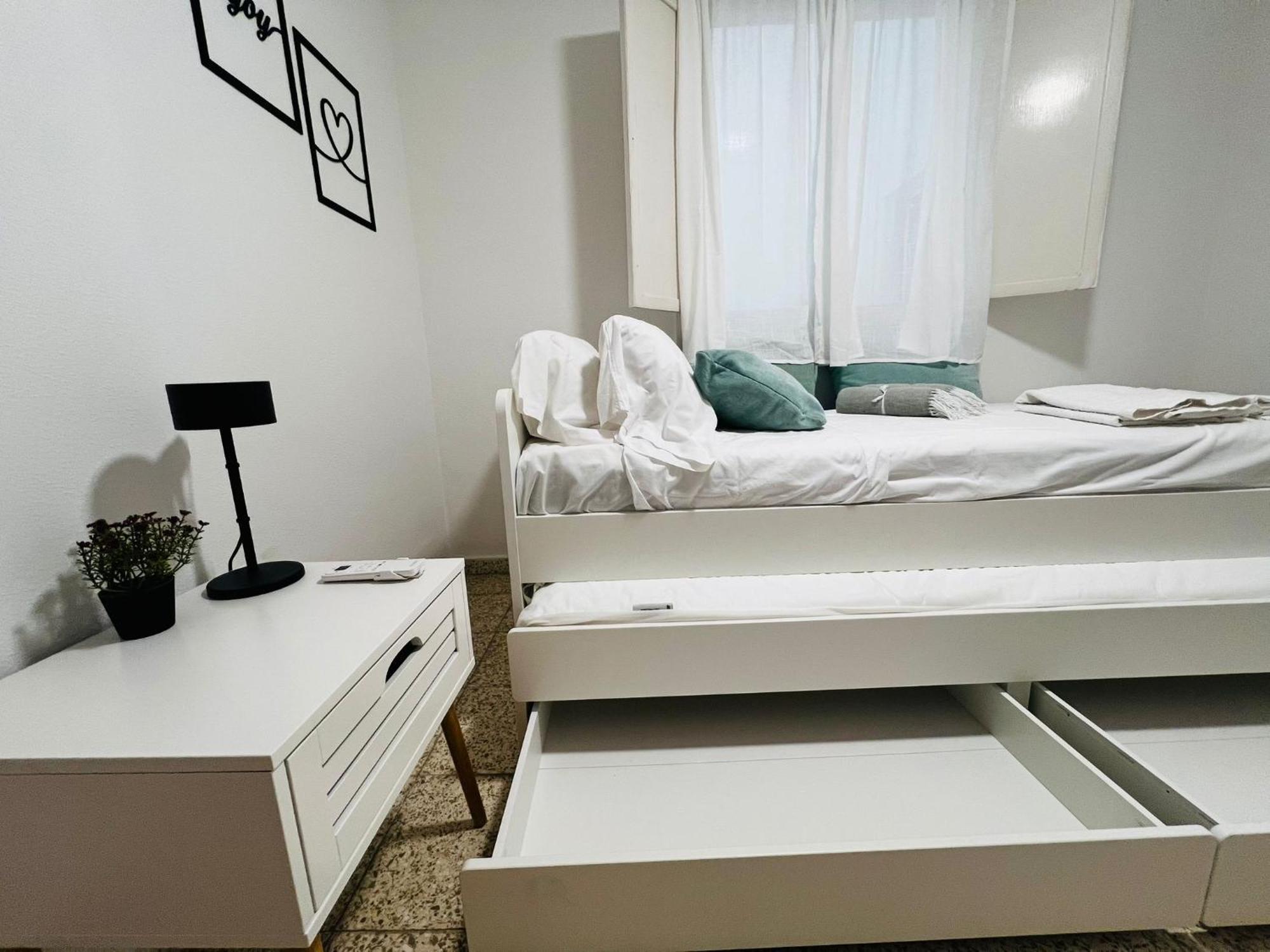 Boliches, Pax6, Wifi And Pool Apartment