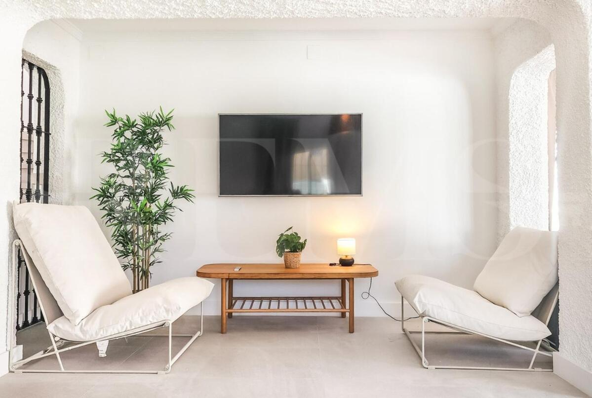 Chic With Pool, Garden And Parking Rems *