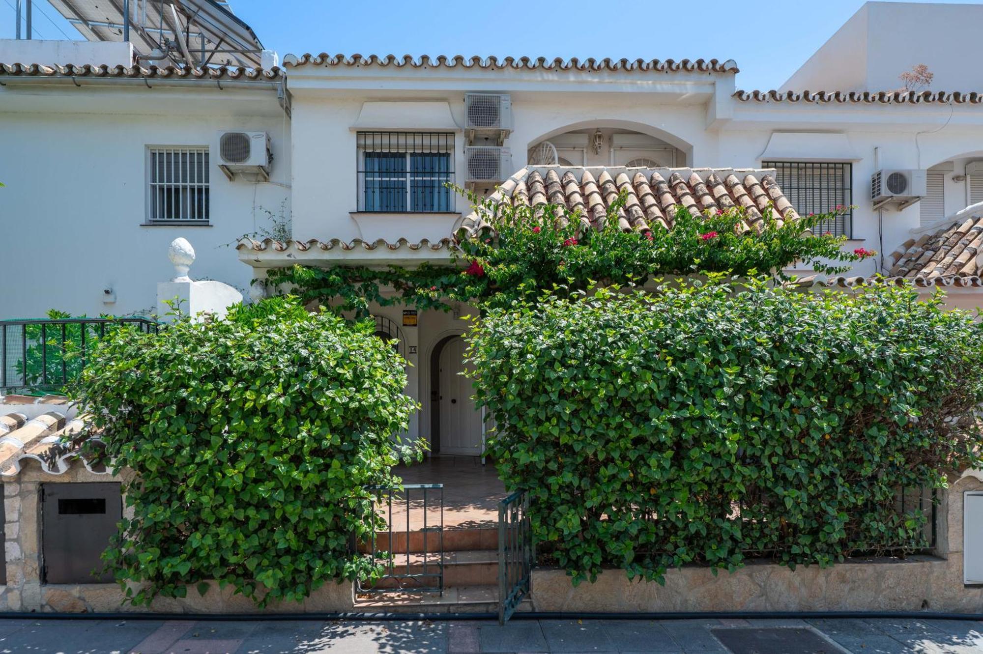 Holiday home Sunny With Pool & Private Terrace *