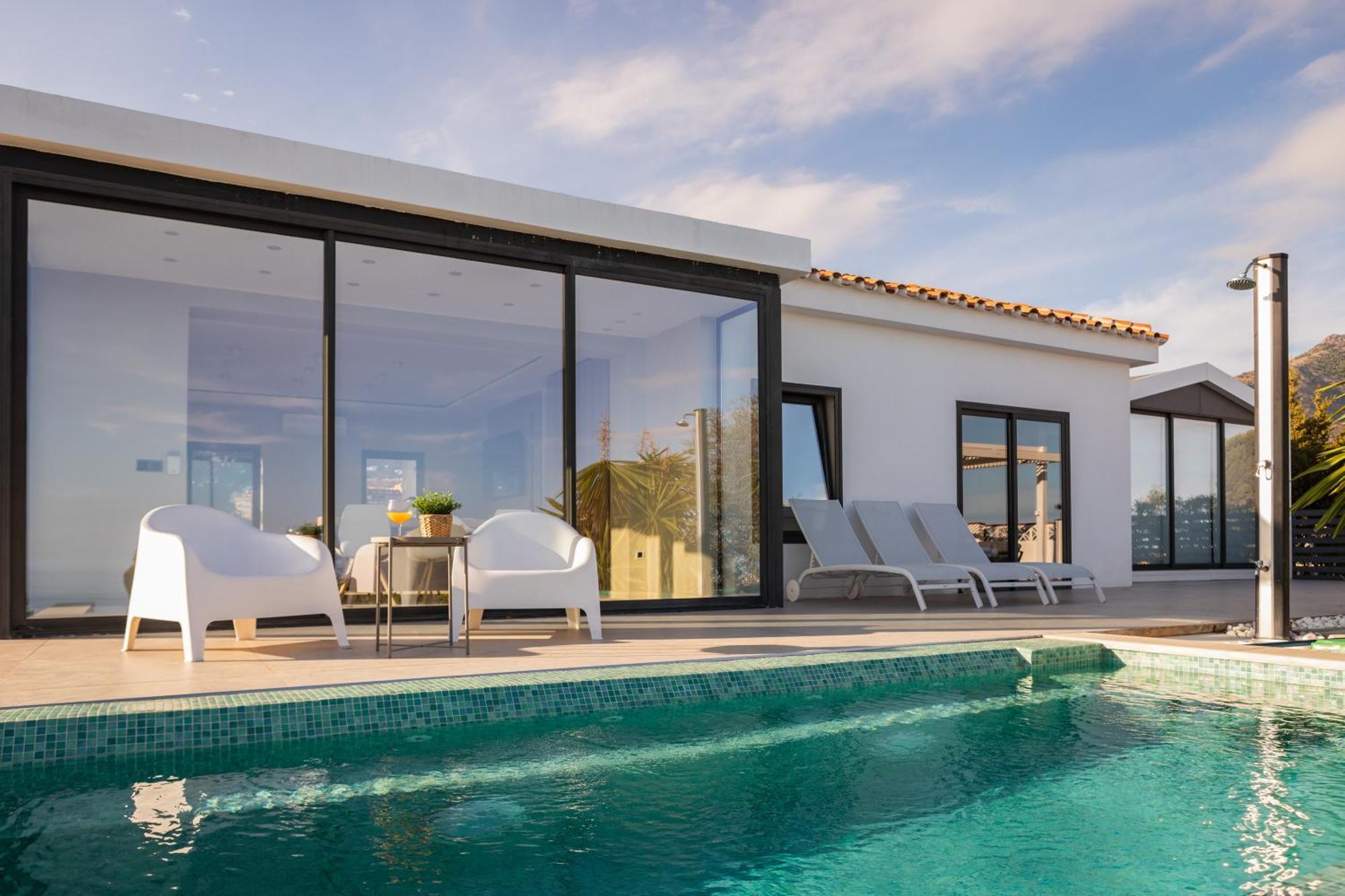 Amistad In With Private Pool And Sea Views Fuengirola