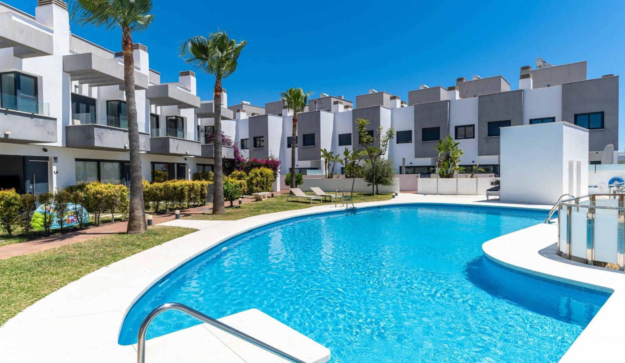Сasa de vacaciones Modern Newbuild Townhouse With Quality Furniture *