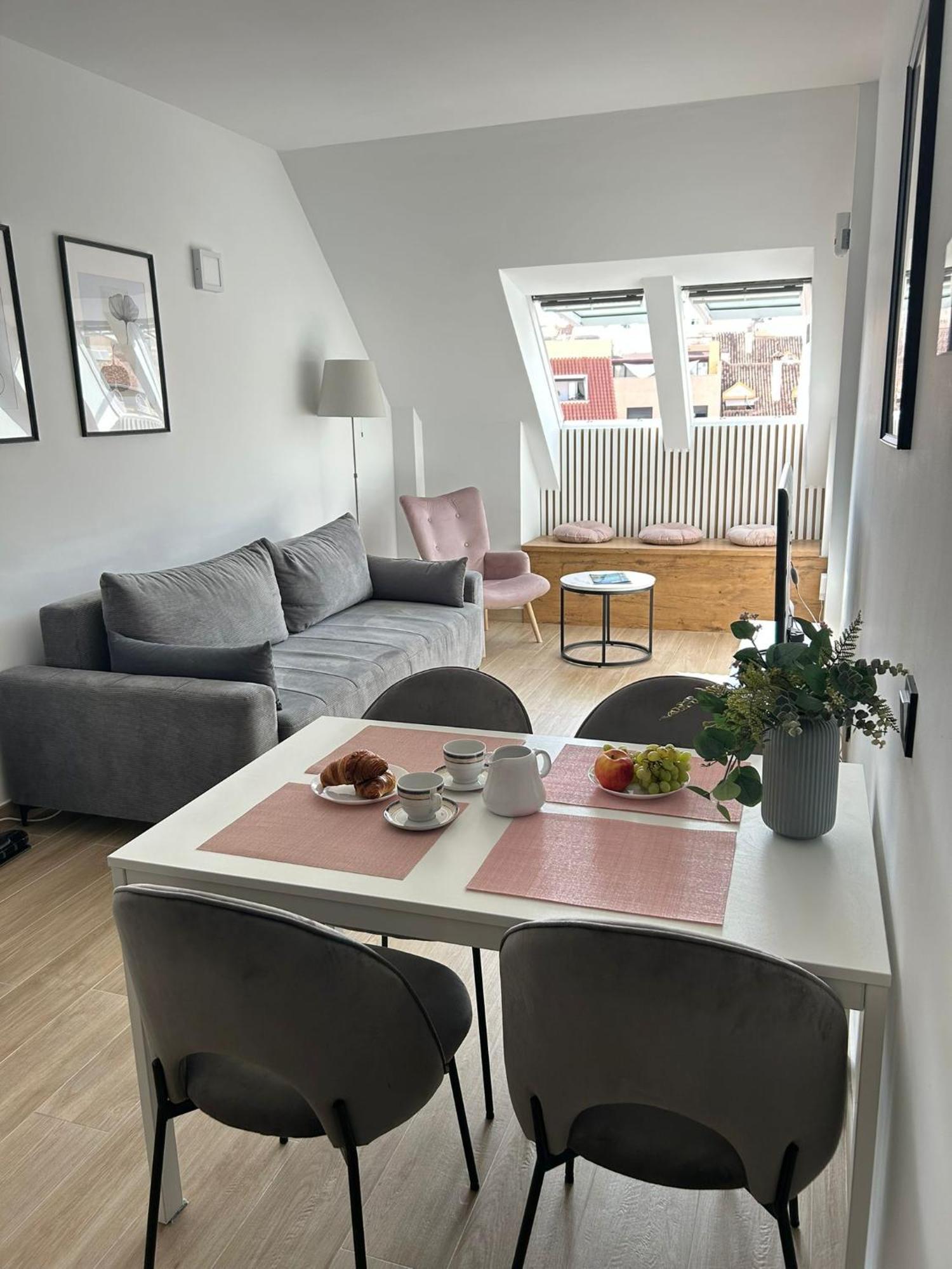 A Top-floor Modern Located 100 Meters From The Apartamento